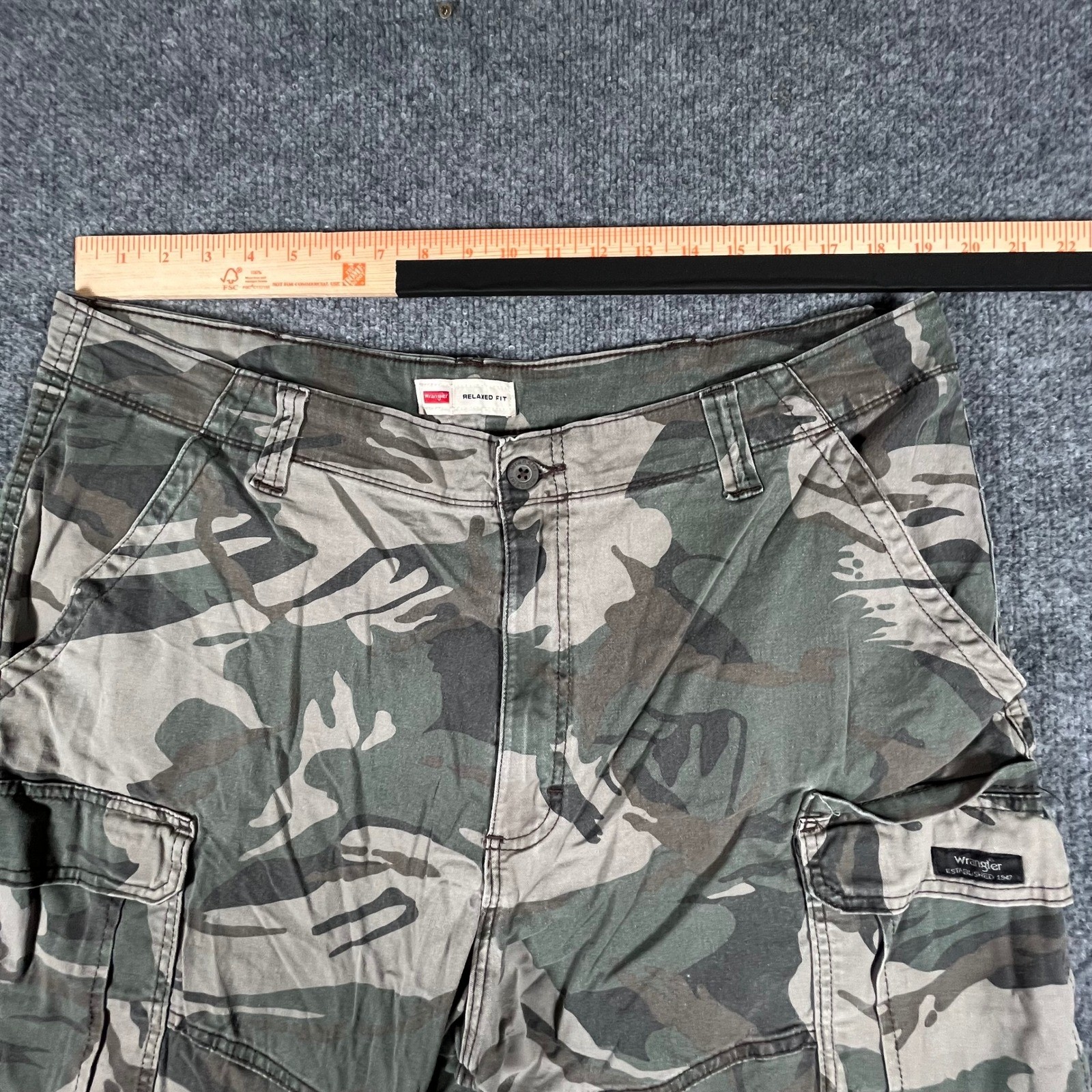 Wrangler Cargo Shorts Mens Size 40 Green Camo Relaxed Fit Stretch Outdoor Casual