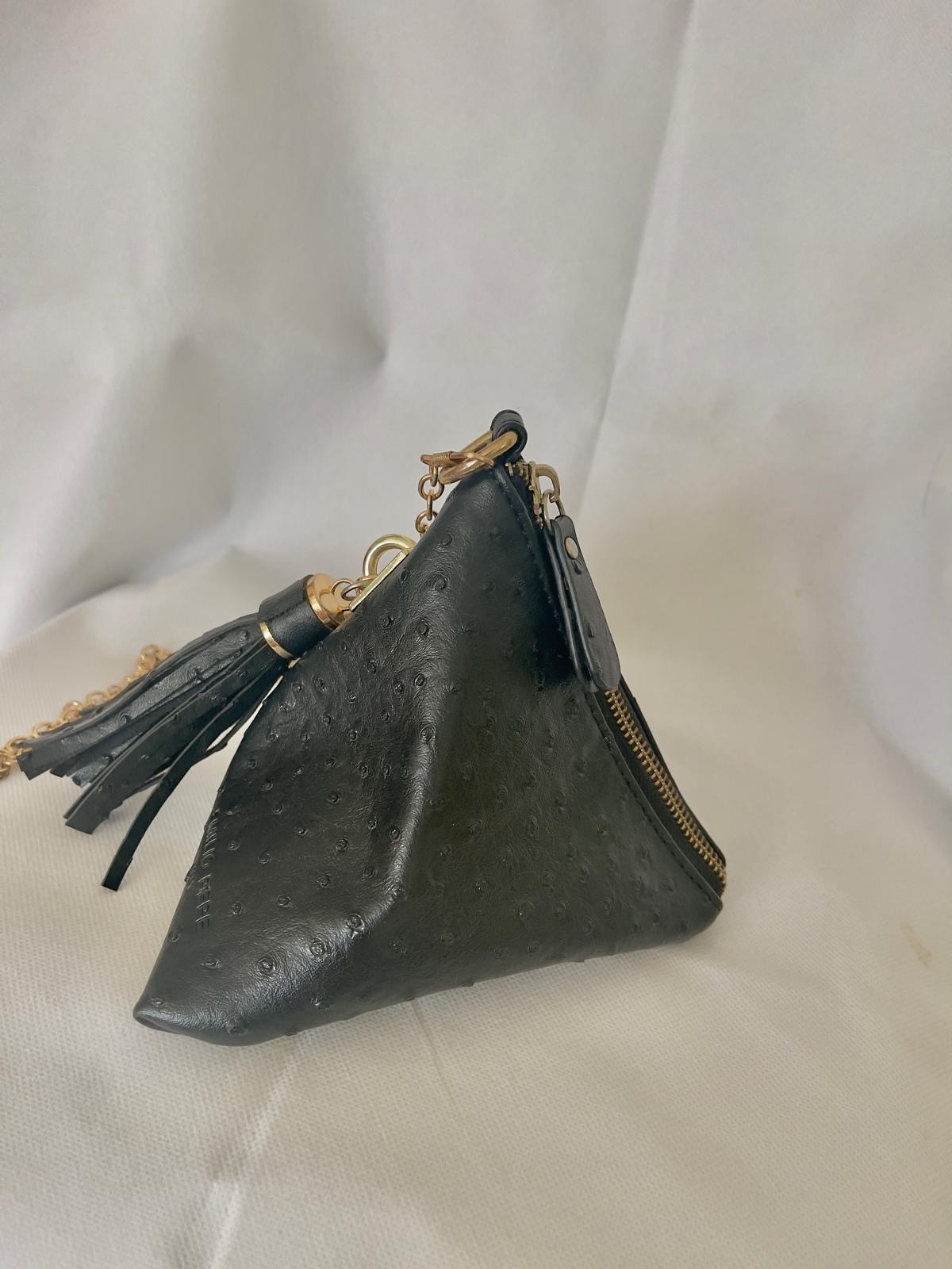 Emilio Pepe Italy Black Triangle Clutch Bag Ostrich Embossed Leather Chain Tasse