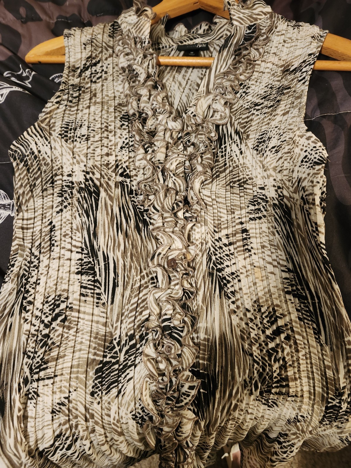 East 5th Black/Beige Animal Print M Collared Ruffle Front Sleeveless Blouse