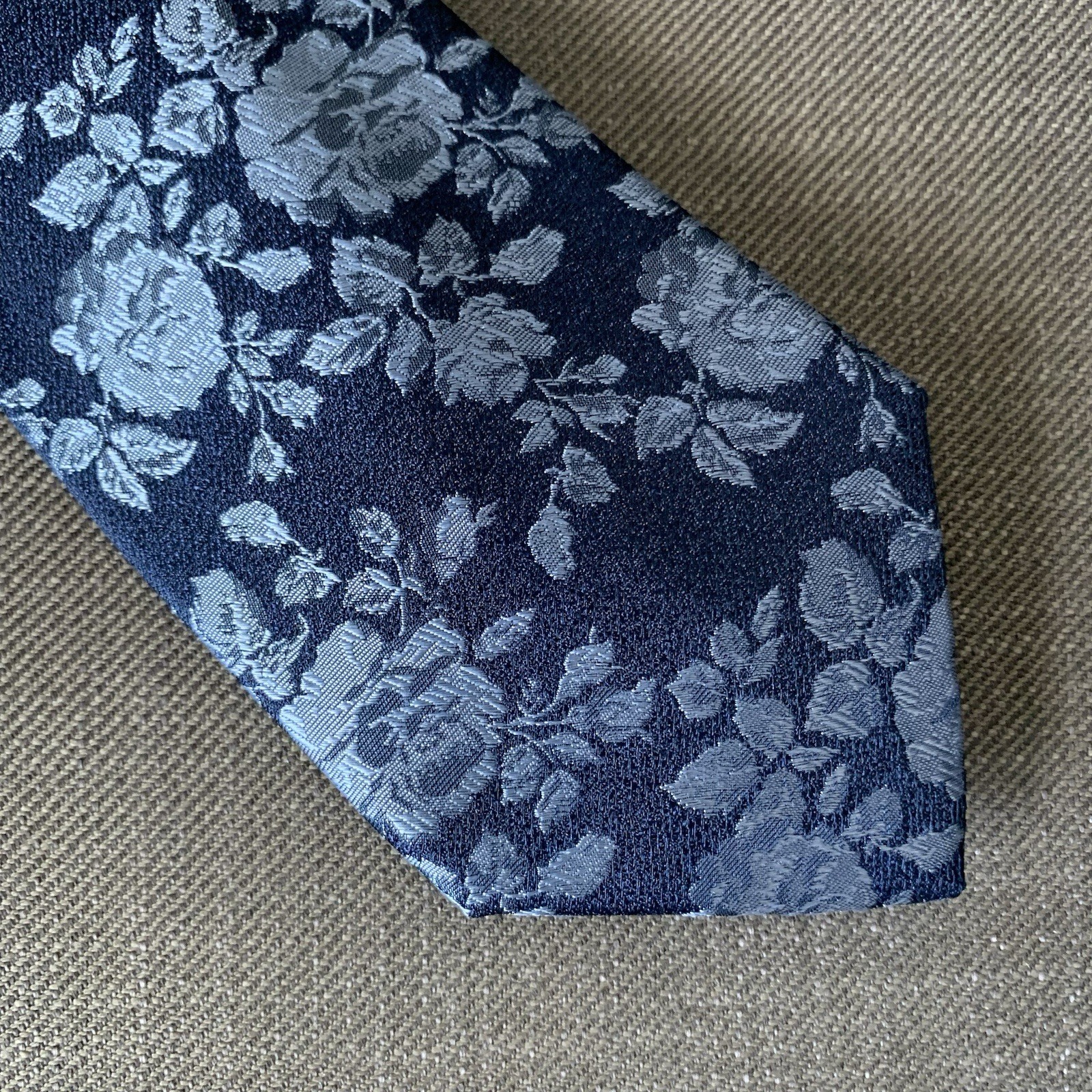 Michael Kors Men’s Neck Tie Navy Blue Cheshire Floral Silk Blend MSRP $69.50