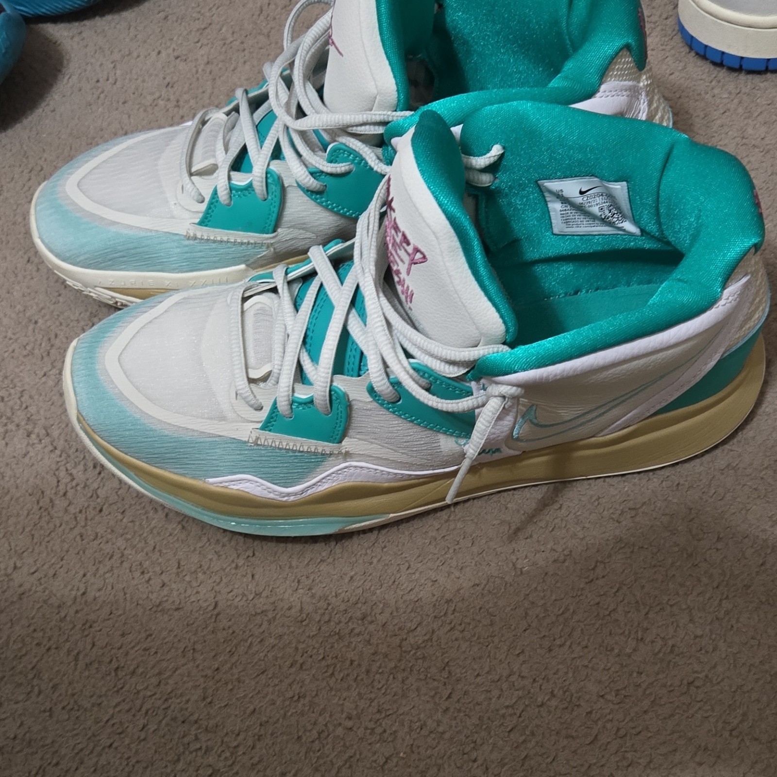 Nike Sue Bird Kyrie Infinity Golden Tribute Green Mid Top Sneaker CZ0204-002