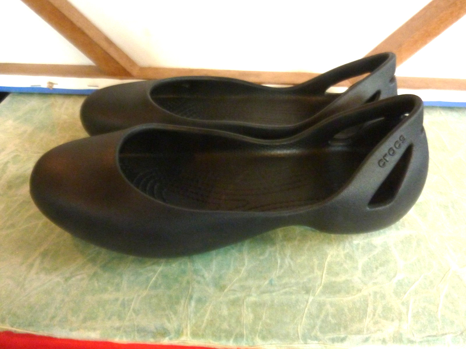 CROCS KADEE BLACK BALLET FLATS WOMENS SZ. 7 NWOB