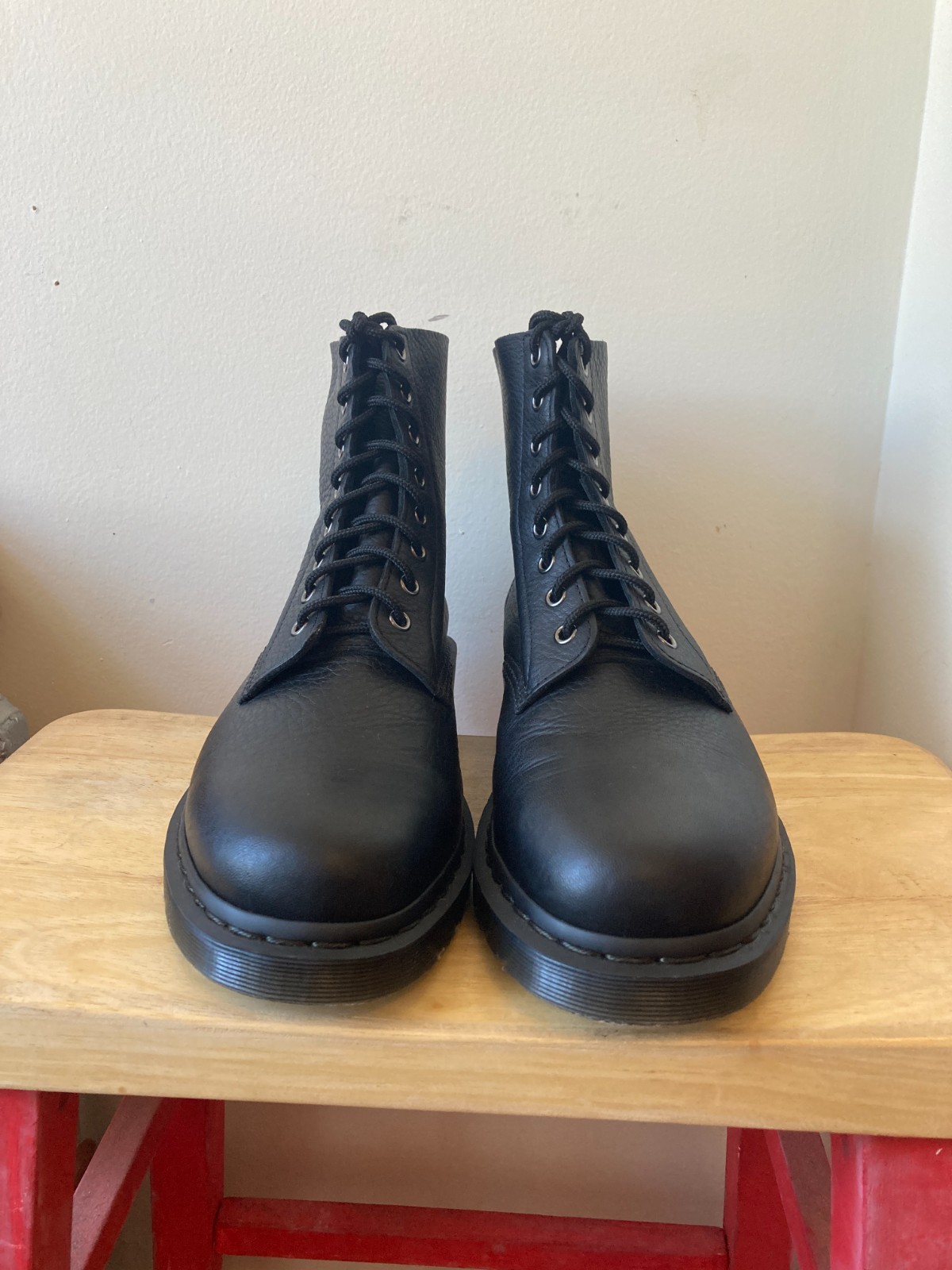 New Dr. Martens 1460 Ambassador Leather Lace Up Boots 11 US Black Mens Mono