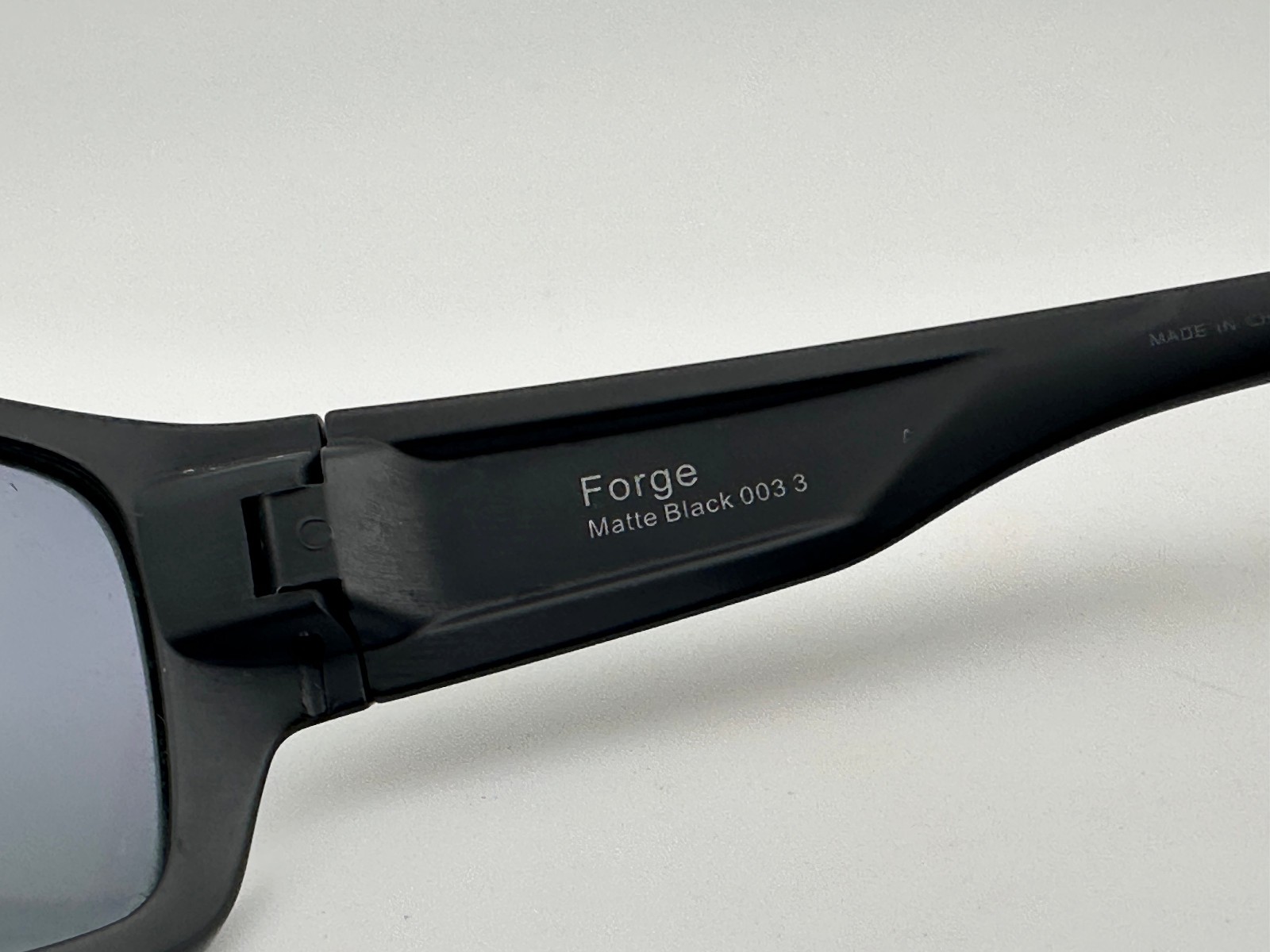 Smith FORGE Matte Black Green Mirror Sunglasses *minor scratches on lenses*