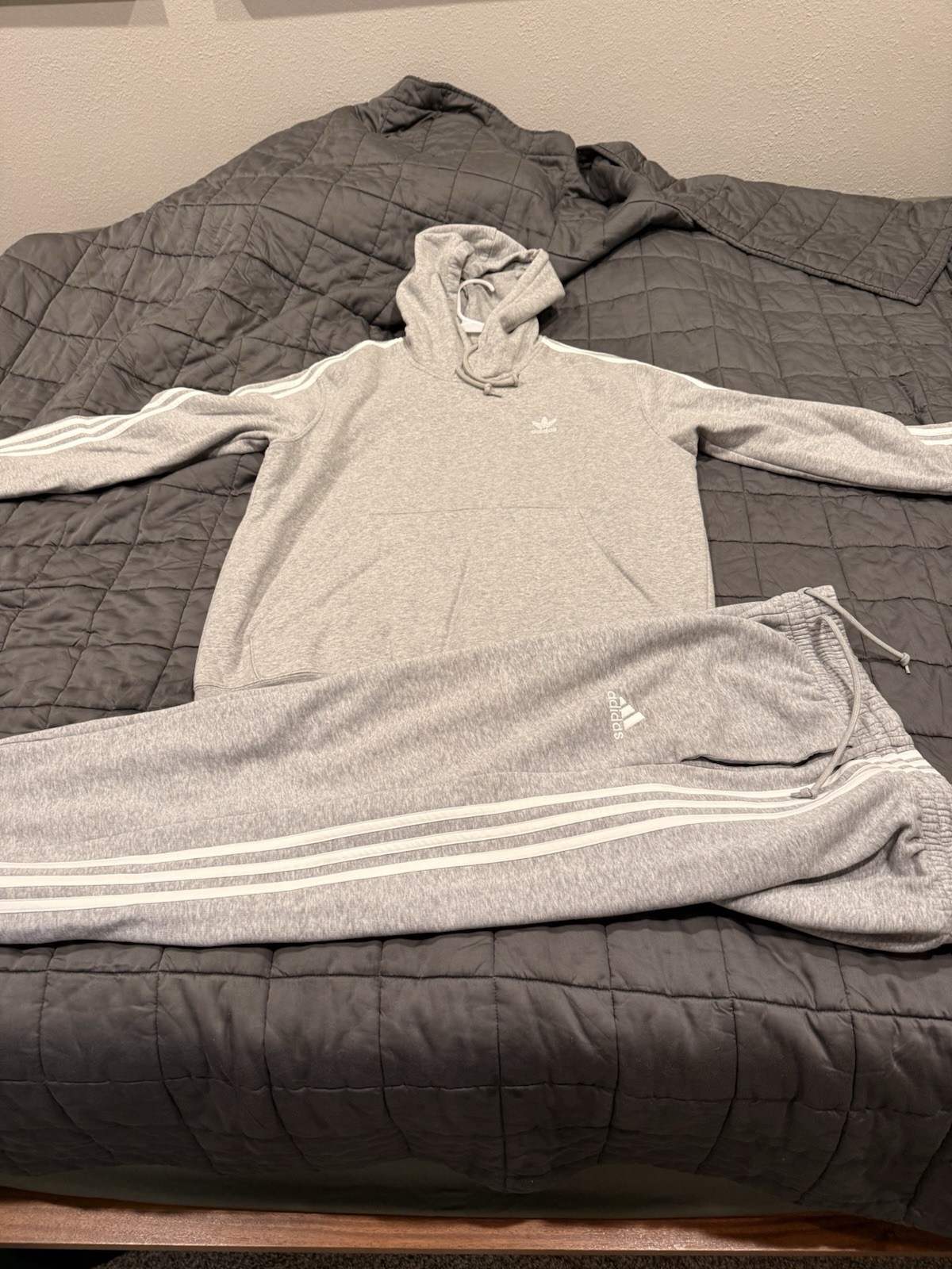 adidas Men’s 2-Piece Fleece Sweatsuit Set Hoodie & Pants Pockets L Gray