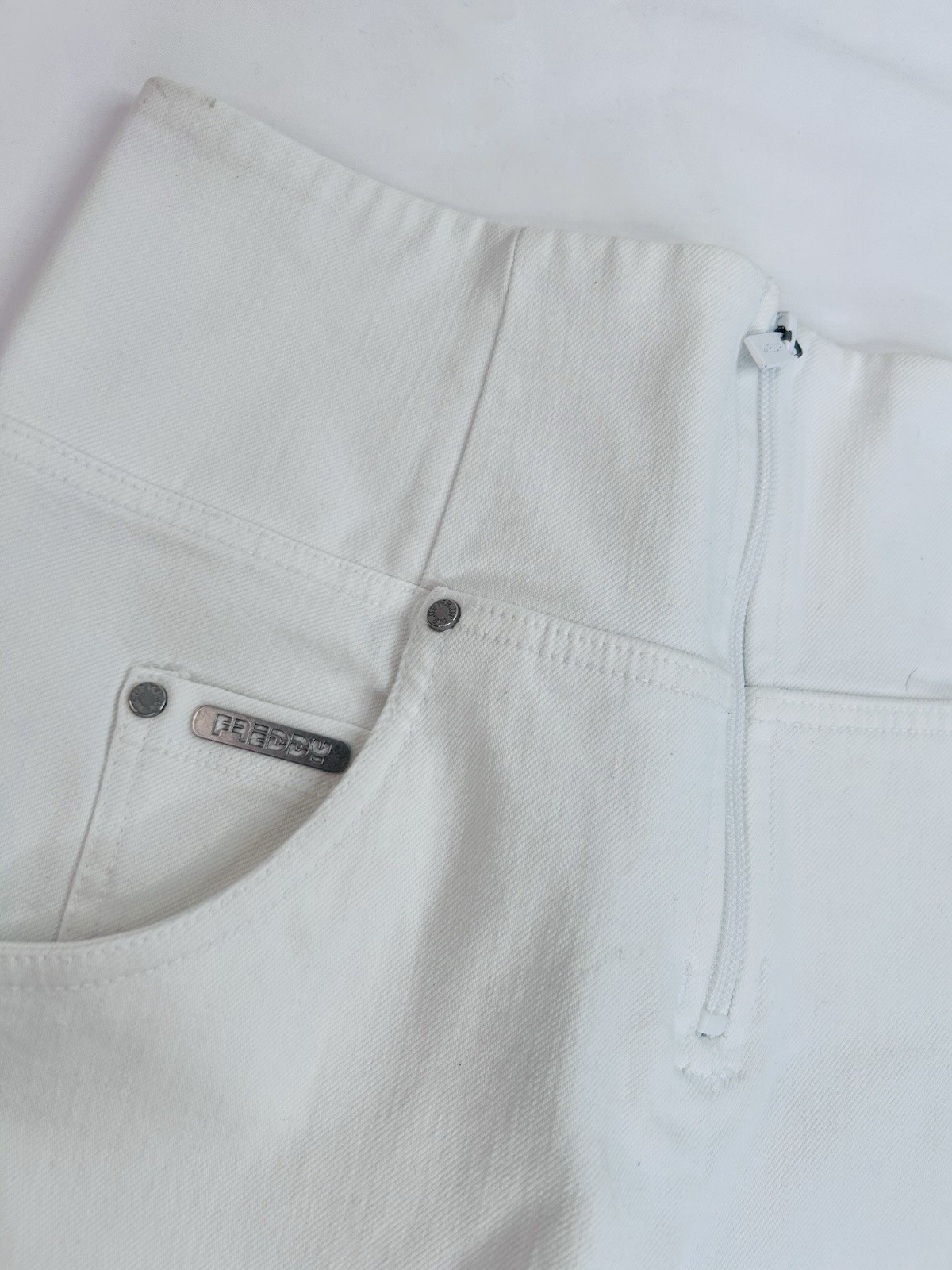 Freddy WR.UP Women’s White Denim Shorts High Rise Zip Front 5-Pocket Size S