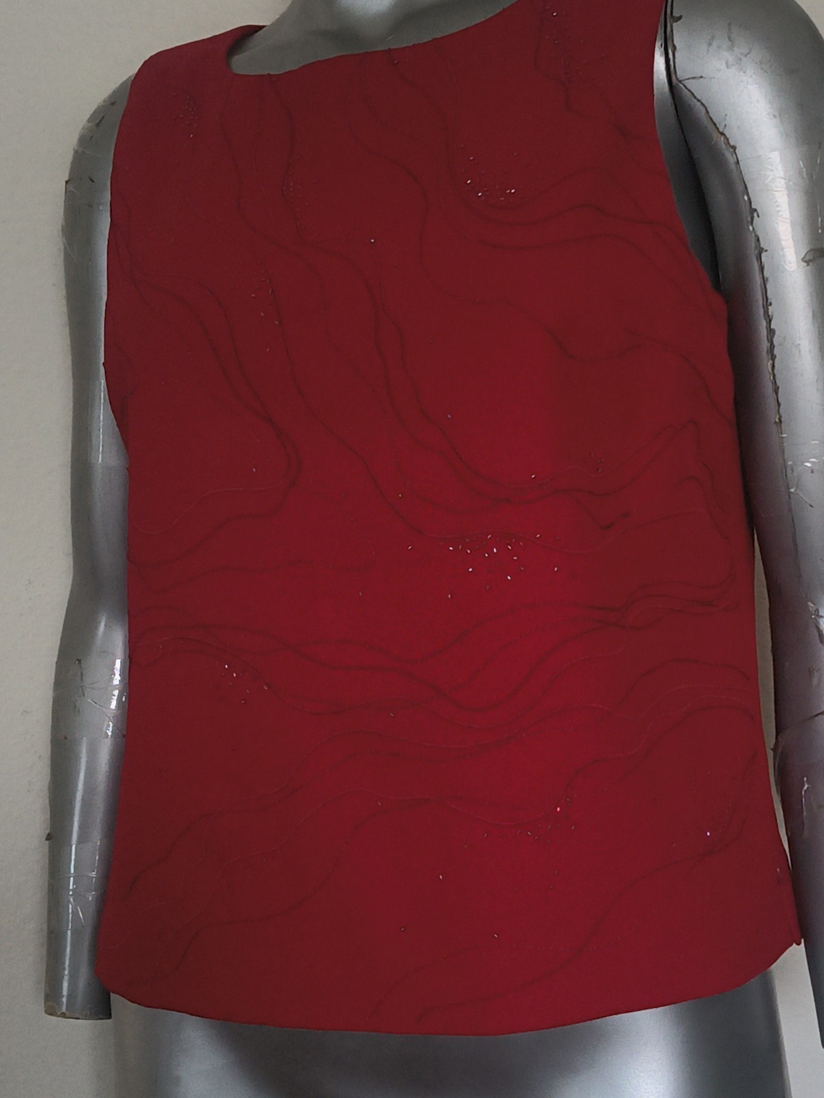 Woman EMBROIDERED BEADED TANK TOP Size 12 SLEEVELESS SIDE ZIPPER LINED BURN RED