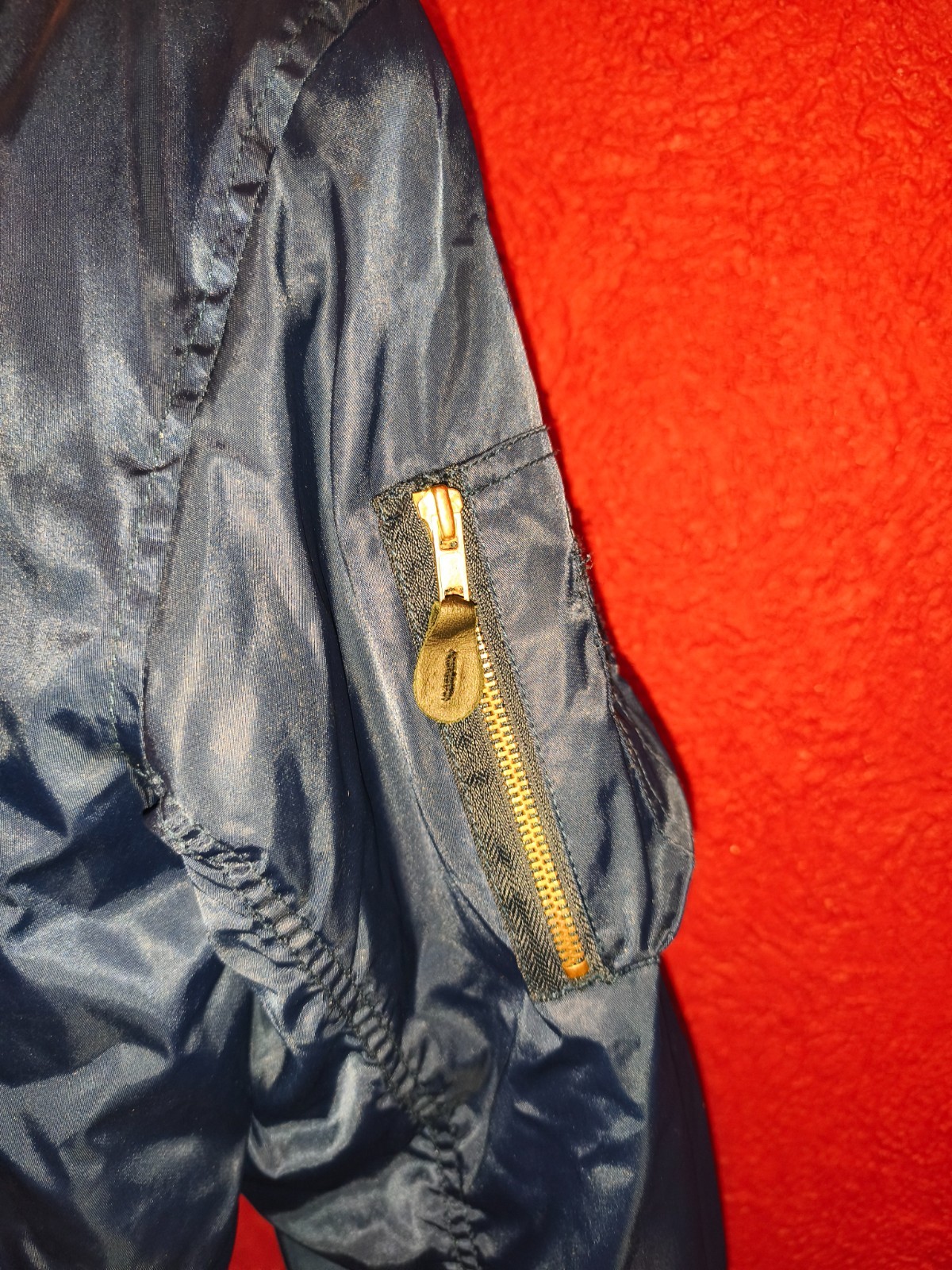 Classic 90s/Y2K bomber jacket featuring bold “Team Maximuscle” chest & back embr
