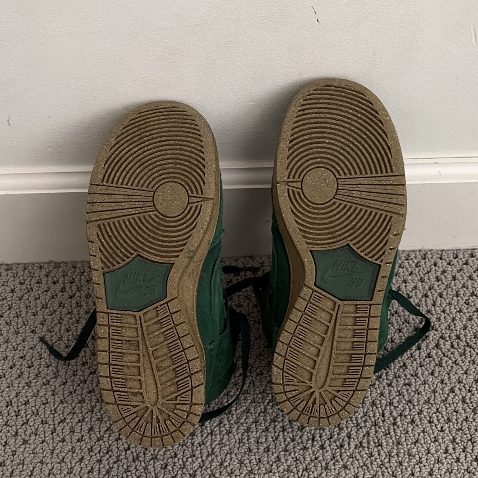 Nike SB Dunk High Men’s Green Suede High-Top Lace-Up Sneakers Gum Sole