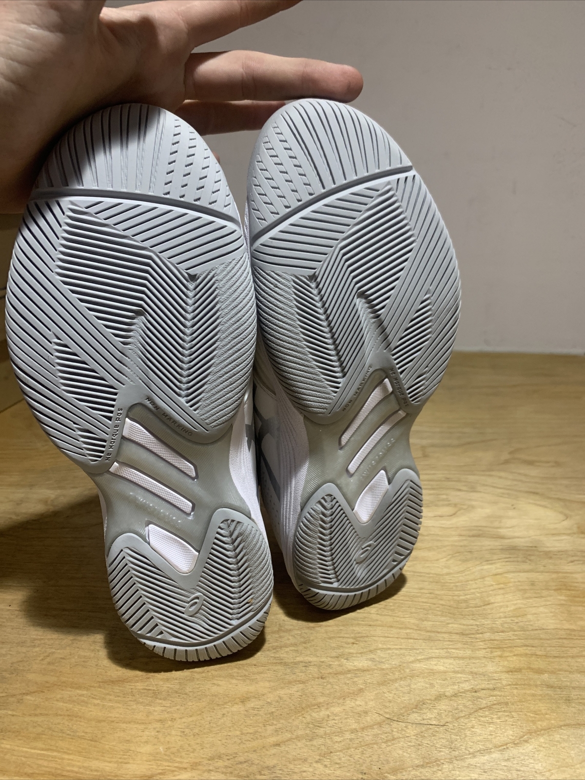 Size 8.5 B- Asics Solution Swift FF Tennis Shoes Womens White/Pure Silver