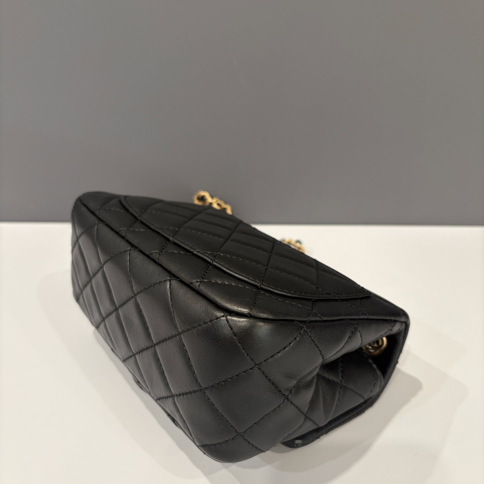 Chanel Mini Pearl Crush Flap Black Lambskin (ag1213n0)
