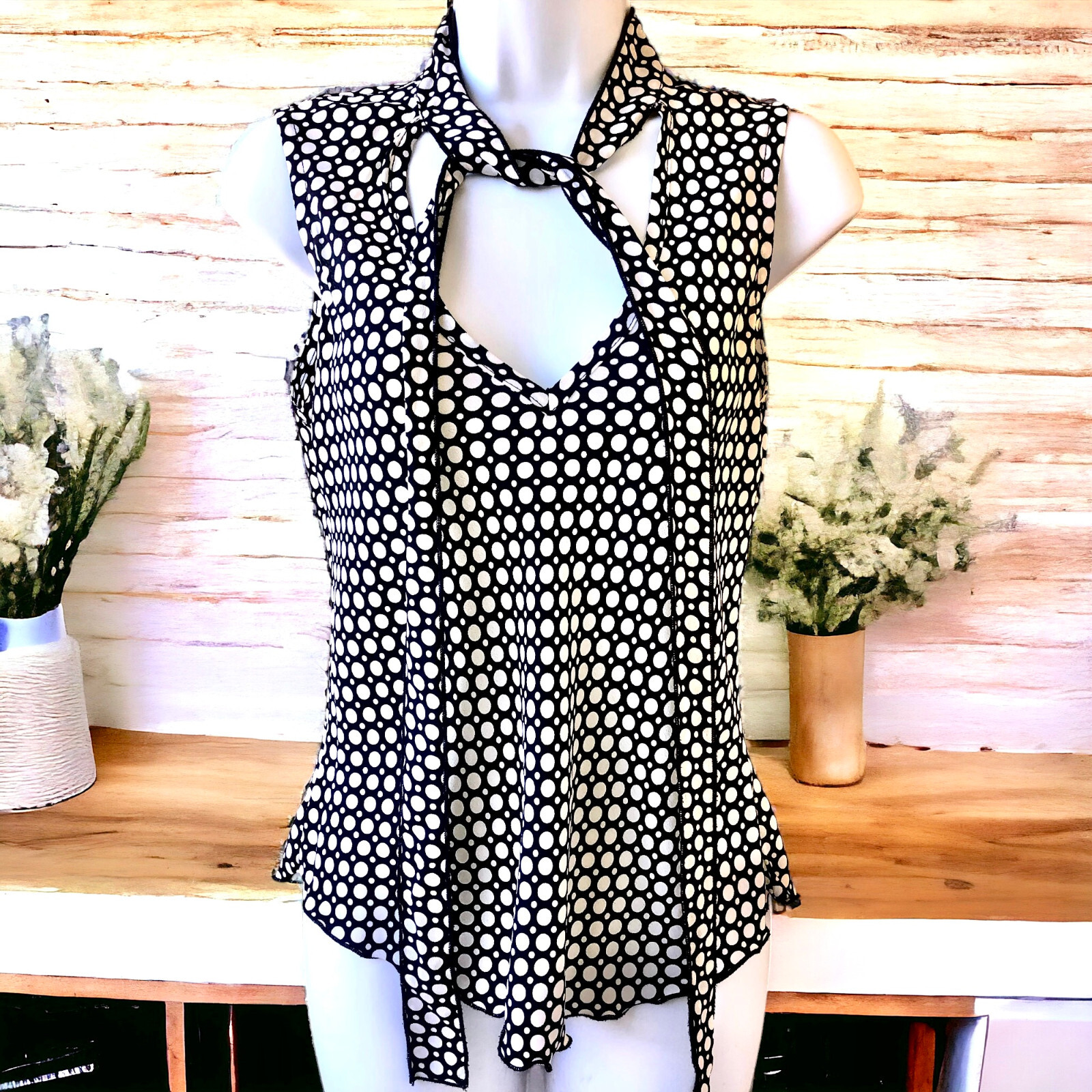 Urban Outfitters Sleeveless Top Blouse Womens size Medium Poka Dot Neck Tie