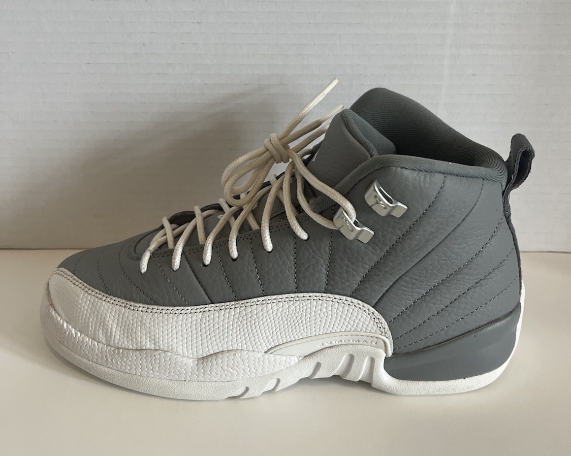Big Kids Air Jordan Retro 12 -Stealth/White-Cool Grey- SIZE 6.5” 153265 015