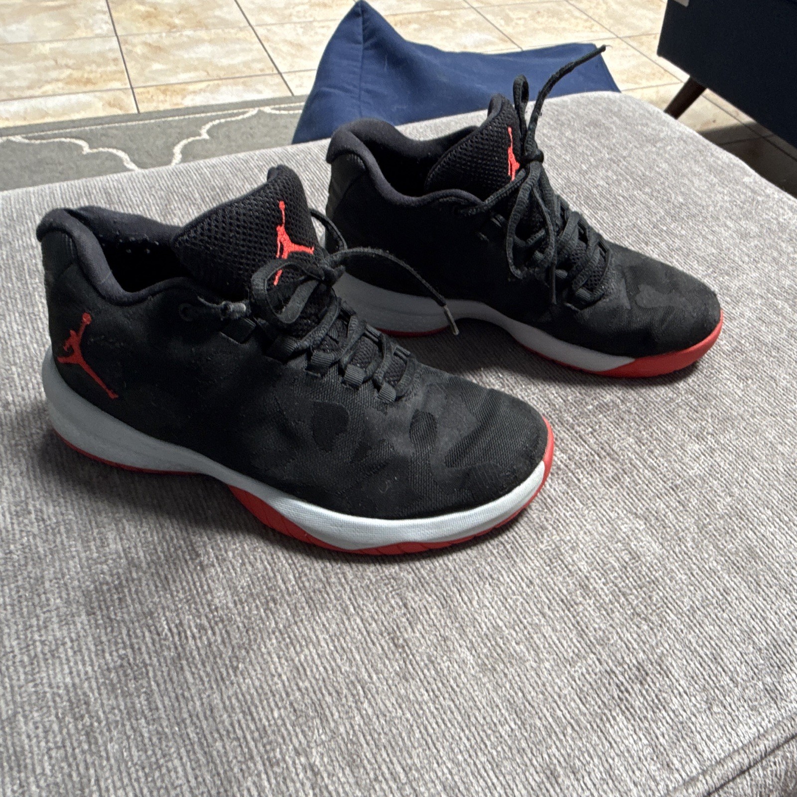 Jordan B.Fly Unisex Kids Basketball Sneakers Black/Red/White Low Top 4.5Y
