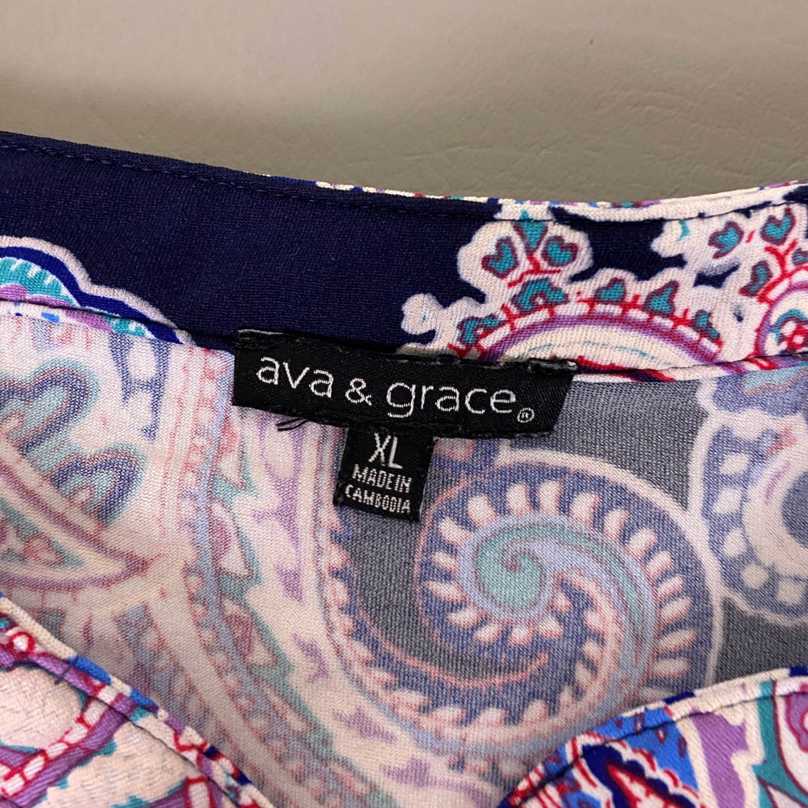 Ava & Grace Blouse Tunic Women’s XL Navy Blue Paisley 3/4 Roll Tab Sleeve Henley