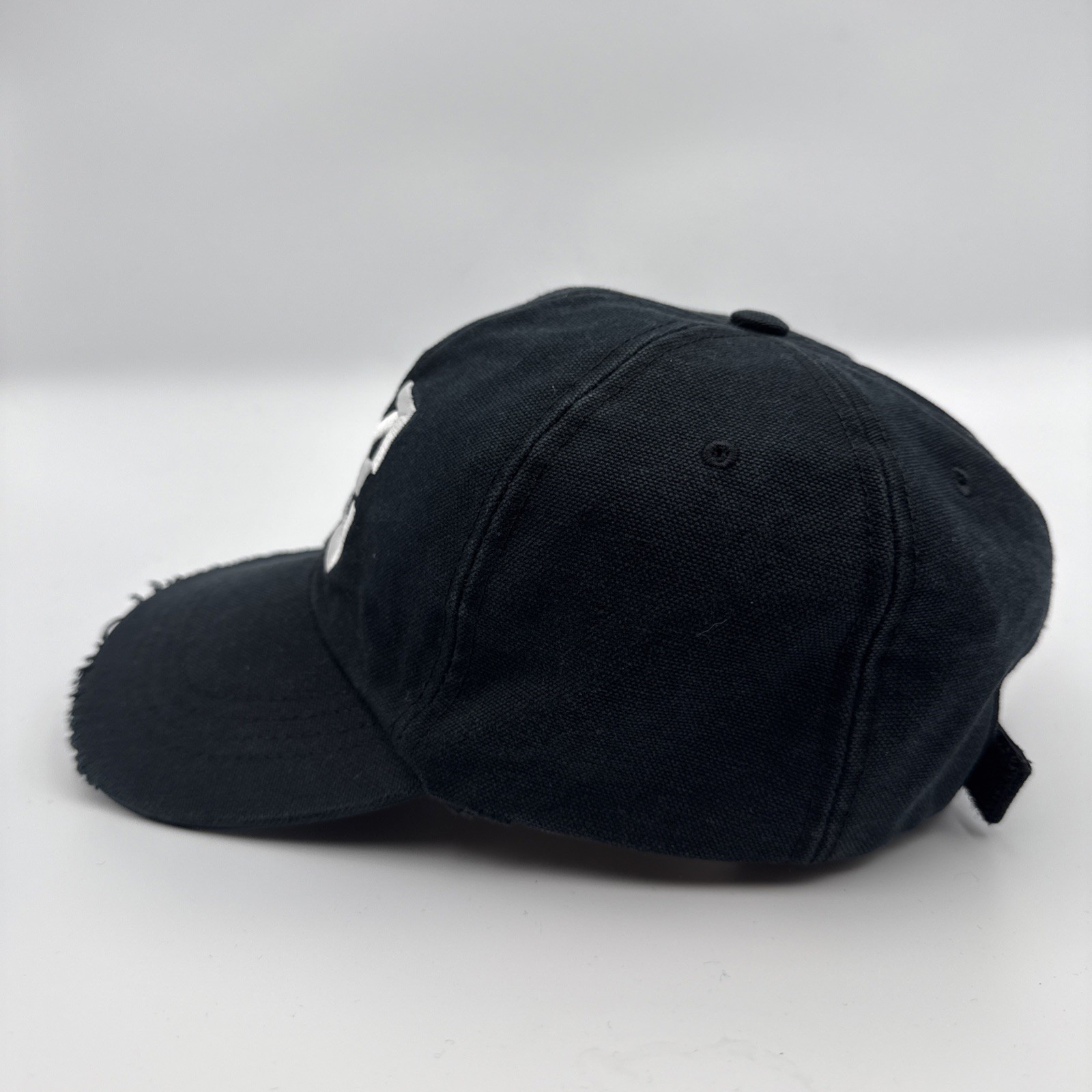 Off-White Black & White Arrow Cap Distressed Style Hat – One Size Adjustable