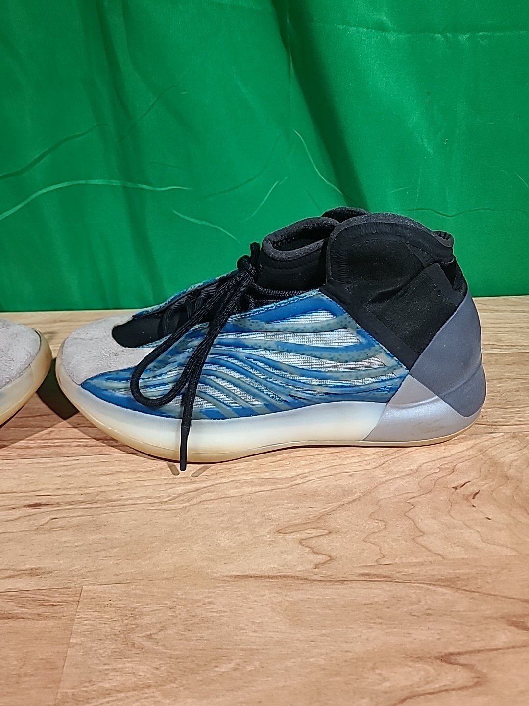 Adidas Yeezy Quantum Basketball Blue Sneakers GZ8872 – Men’s Size 9 US