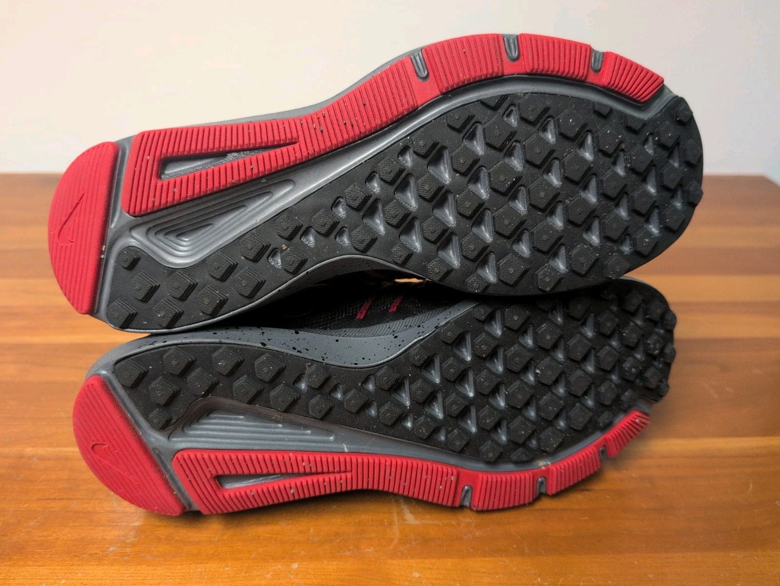 Nike Run Swift AR1945 001 Black Red Speckled Laces Size Men 8 Women 9.5