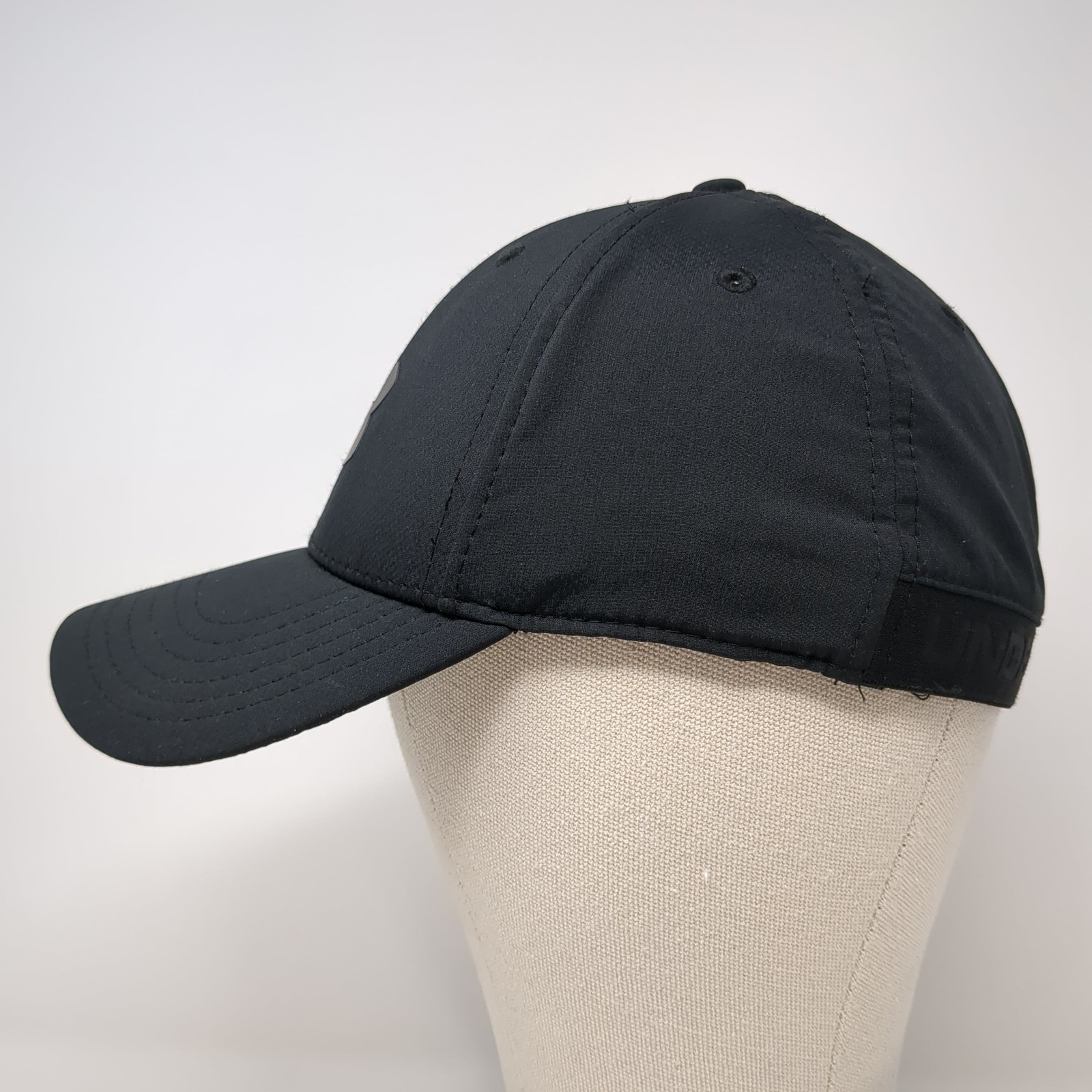 Under Armour Fitted Hat Black Large Vent Holes Logo Outdoor Solid