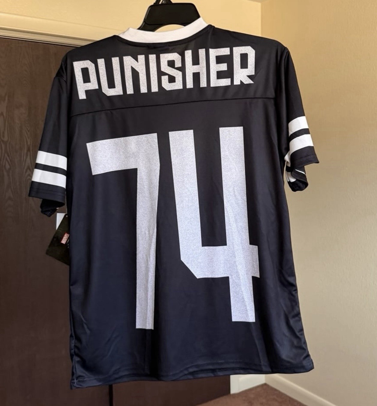 Marvel Punisher Men’s Graphic Mesh Soccer Jersey, Large, Black