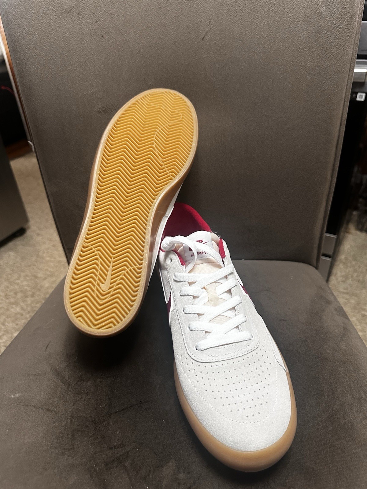 Nike SB Heritage Vulc Men’s Low Top Lace-Up Skate Sneakers White Red Gum