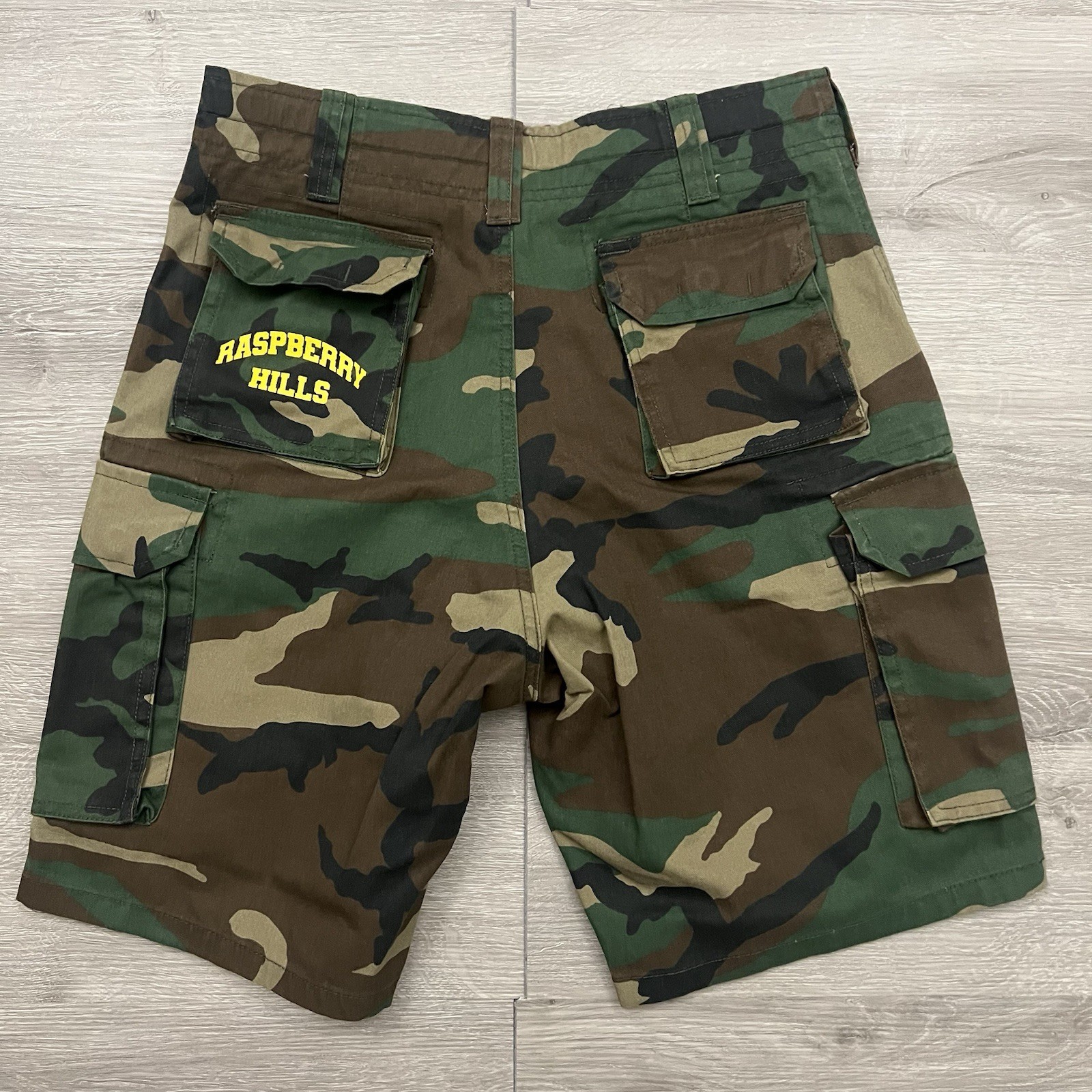 GV Gallery Camo Cargo Shorts Size Small Brand New
