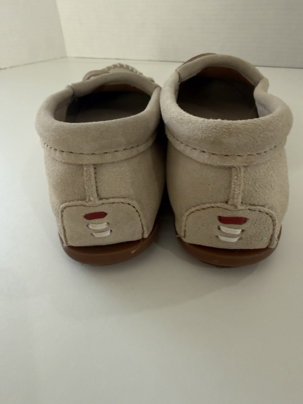 Minnetonka Shoes Womens 9 Thunderbird Moccasins Bow Flats Beaded Beige Leather