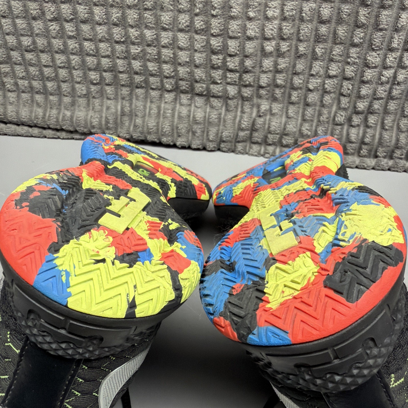 Nike Air LeBron James Witness III 3 Black Multi Color AO4433-009 Men Size 8.5 A+