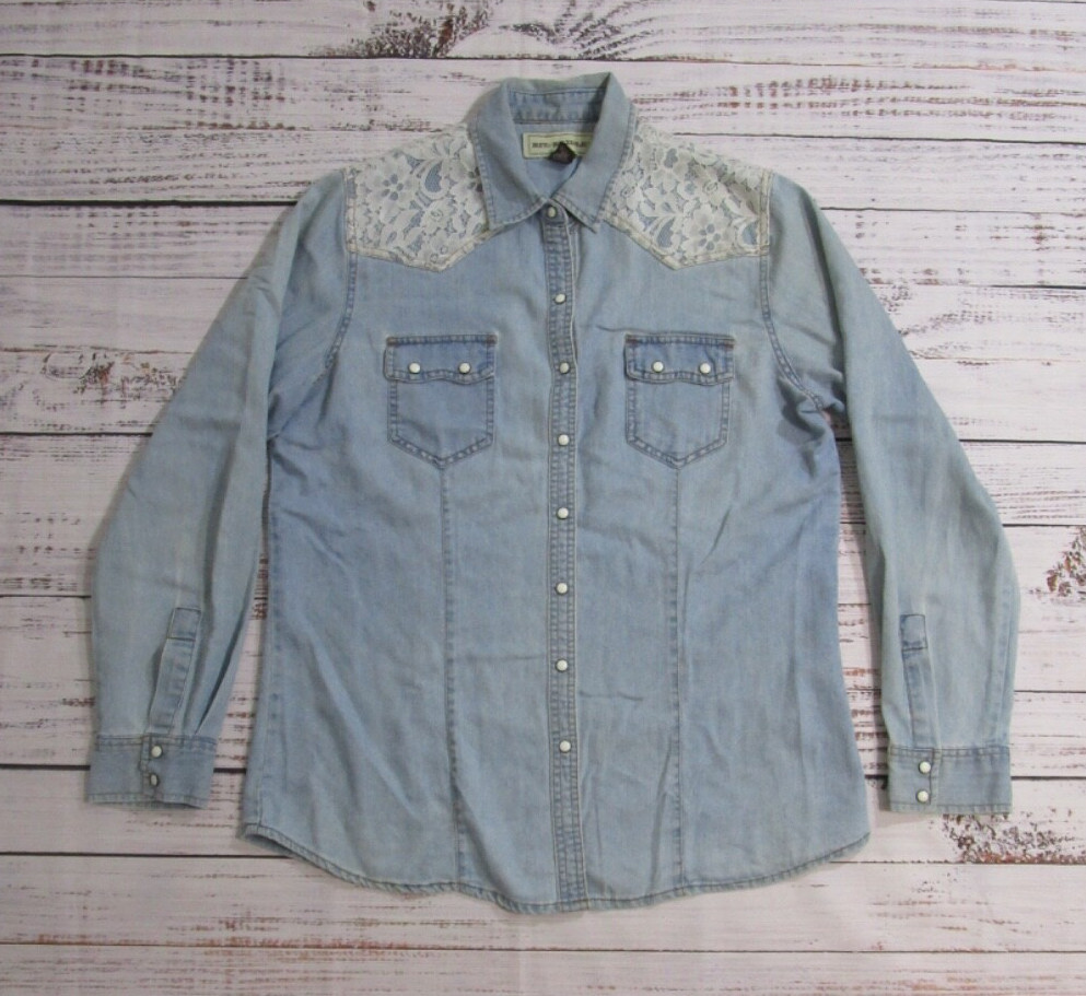 Bit & Bridle Light Wash Denim Long Sleeve Lace Accent Pearl Snap Cowgirl Shirt L