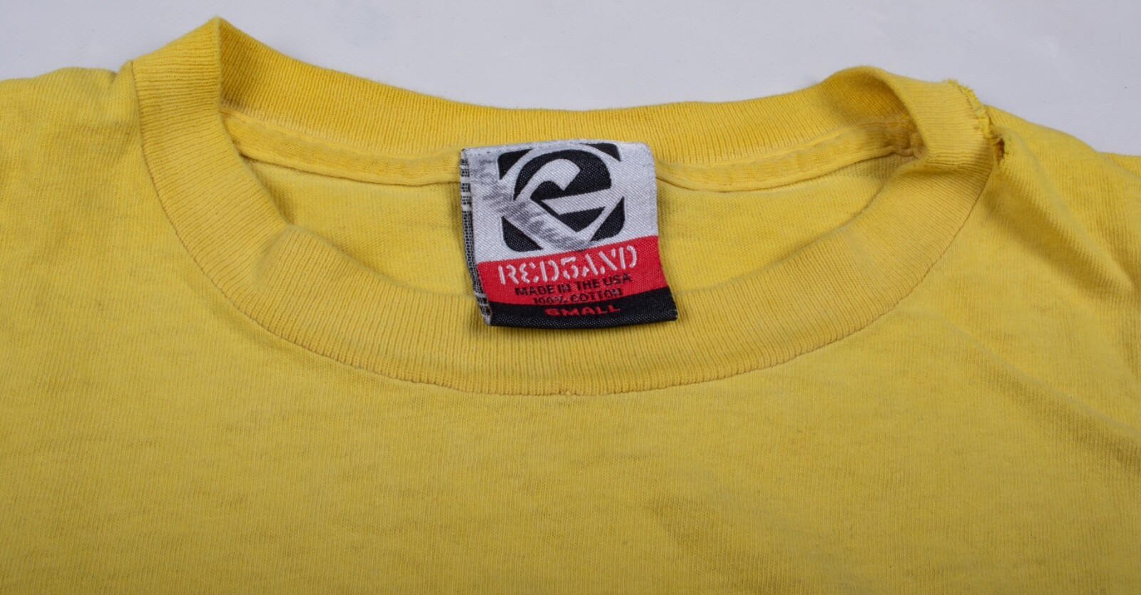 Vintage 2000 Red Sand American Standard Worn Distressed Yellow Shirt Men’s Small