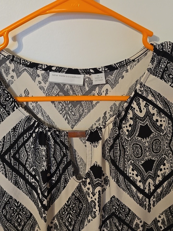 Women’s NY & Co M Black & White 3/4 Sleeve Shirt Silky & Jersey Fabric Style