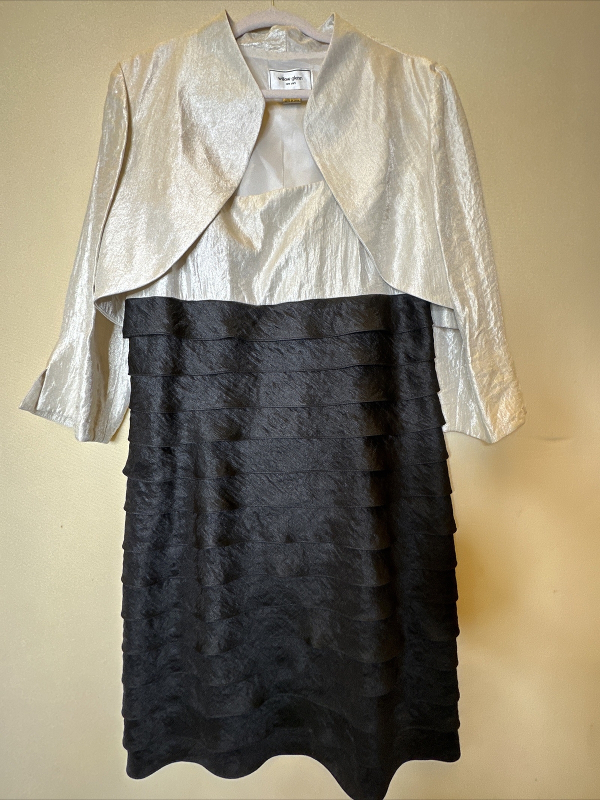 WILLOW GLENN Shimmer White Black Tiered Evening Dress & Jacket Size 16 RN 70643