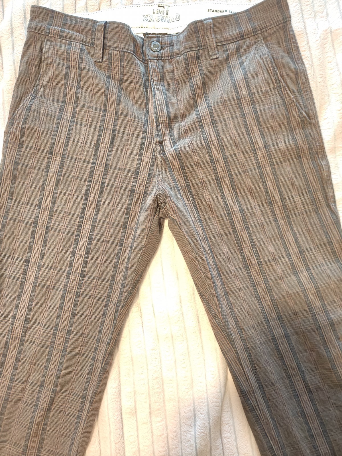 Mens Brown Plaid Patterned Levi’s Tapered Chinos EUC. Discontinued!! 32×34