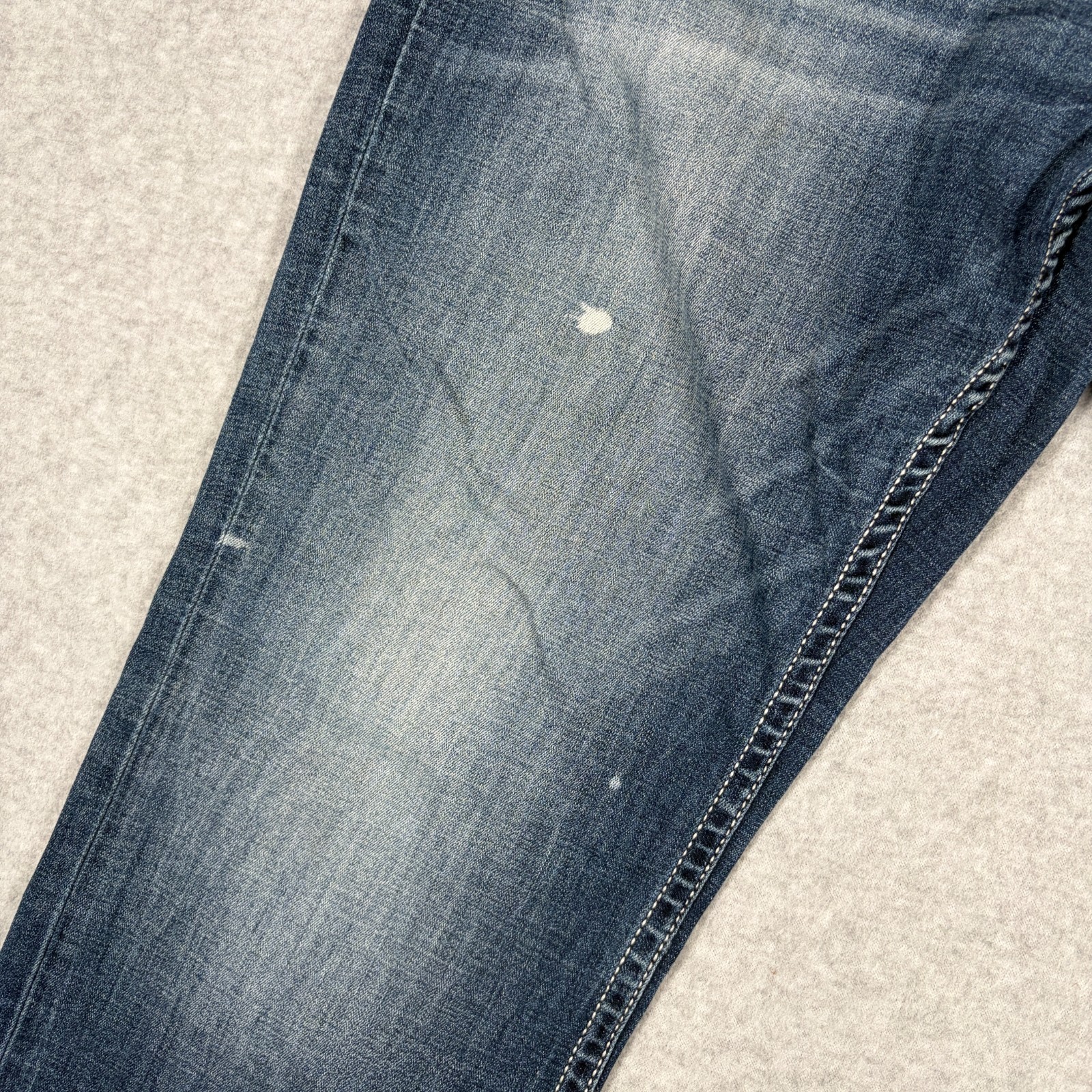 Buckle BKE Tyler Jeans Mens 34S (Fits 32×30) Blue Whiskered Denim Straight Leg
