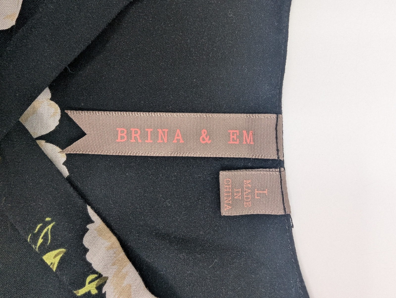 Brina & Em Long Sleeve Floral Women’s Shirt Size Large Black Blouse V-Neck Rayon