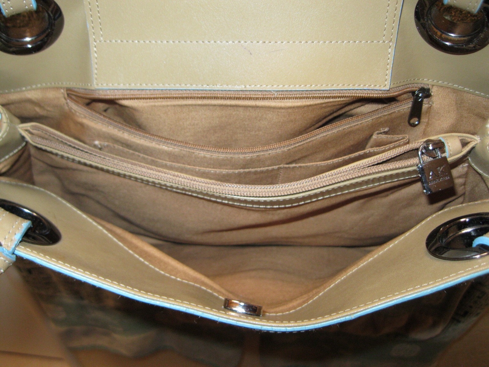 ANNE KLEIN TAN LEATHER HANDBAG, NEW, W/ 2 ZIPPERED POCKETS & LT. BLUE TRIM