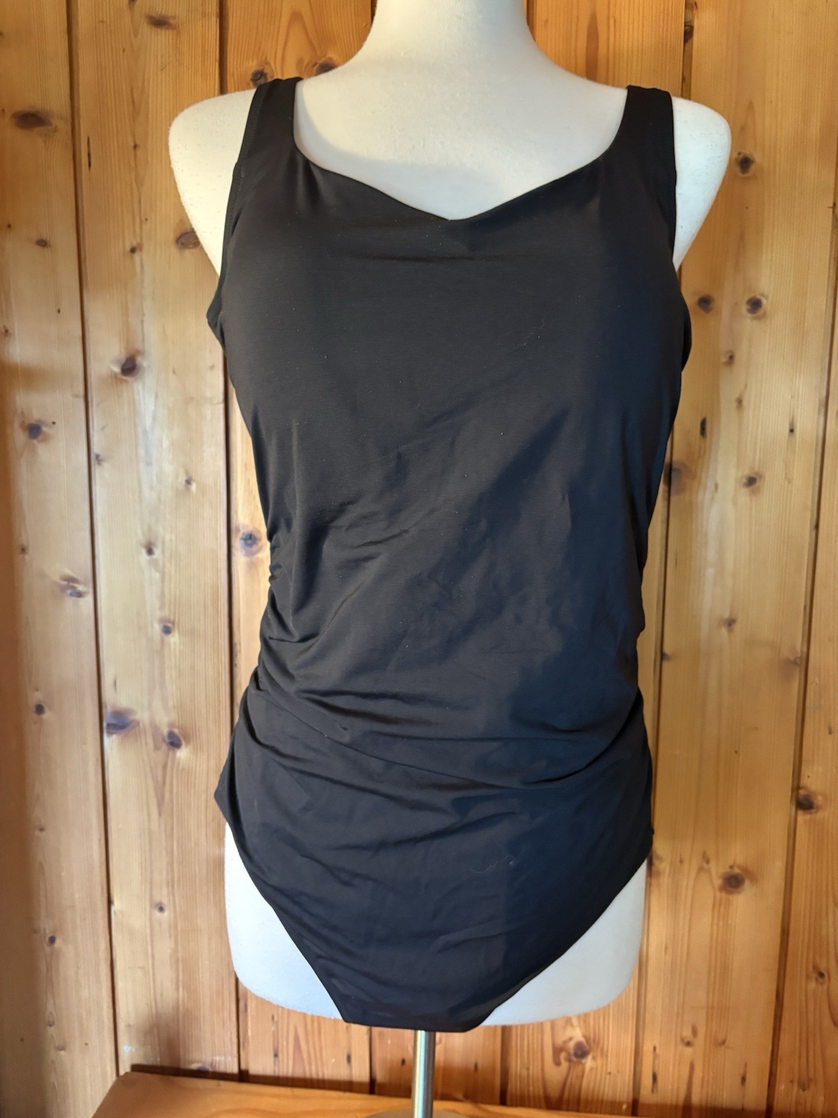 Lands’ End Classic Black Ruched Built In Bra Slimming One Piece Swimsuit 16