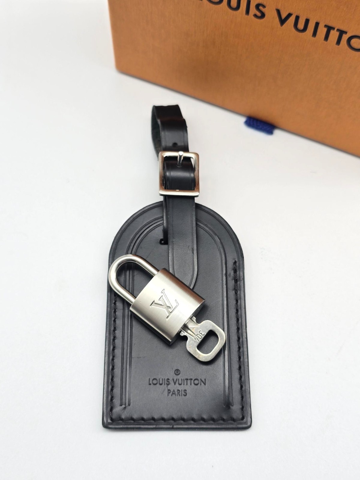 Authentic Louis Vuitton Black Luggage Tag Silver LV Padlock Key & Box