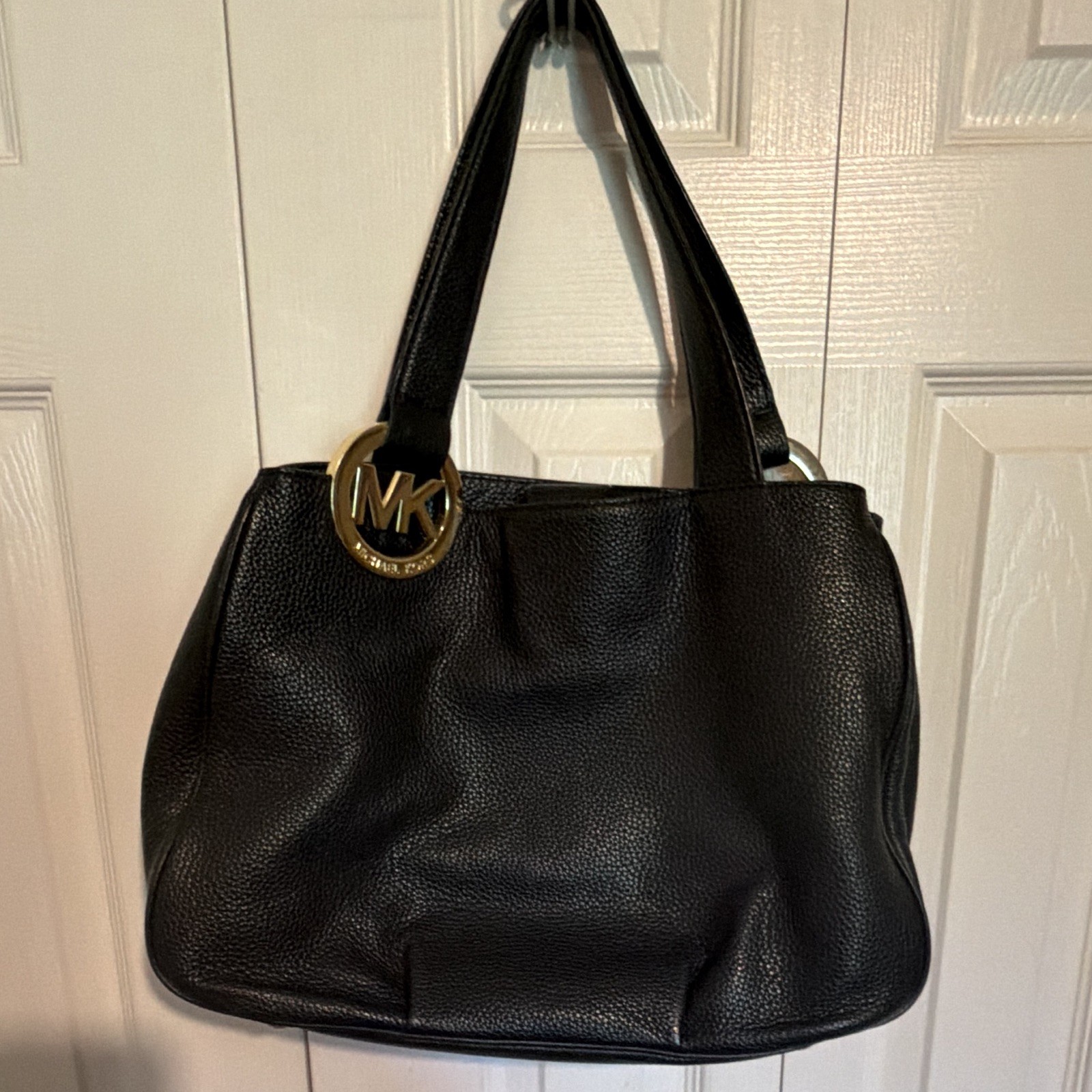Michael Kors Black Pebbled Shoulder Bag Gold Hardware Logo Charm Zip Magnetic