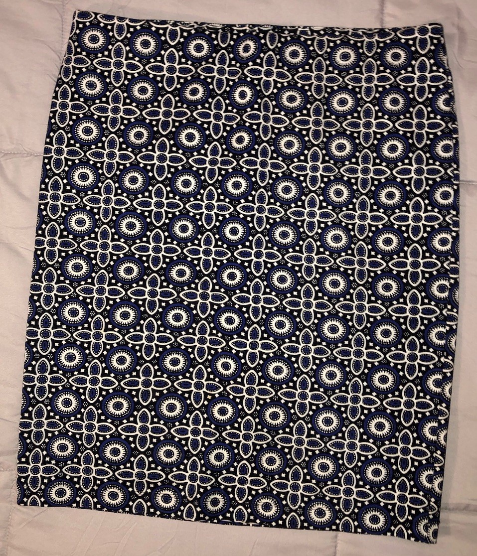 LOFT Pull On Above Knee Skirt Navy/Black/White Geometric Straight Knit Stretch M
