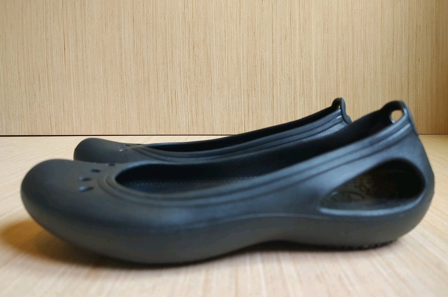 Crocs Women’s Kadee Ballet Flats Black Cut Out Details Size 7 NEW Shoes Flat