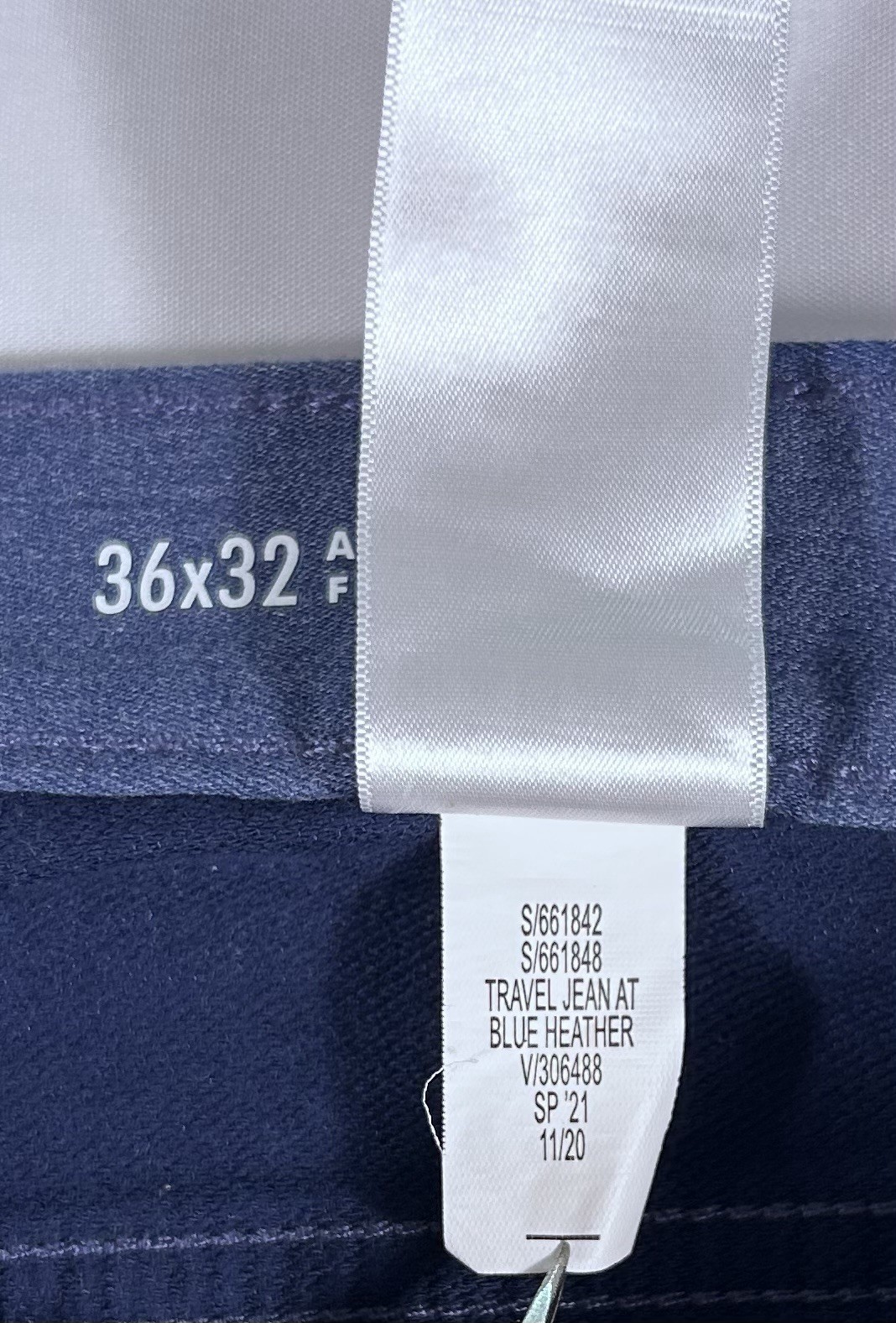 NWT Banana Republic Men’s 36×32 Blue Heather Athletic Fit Travel Jeans (36×31)
