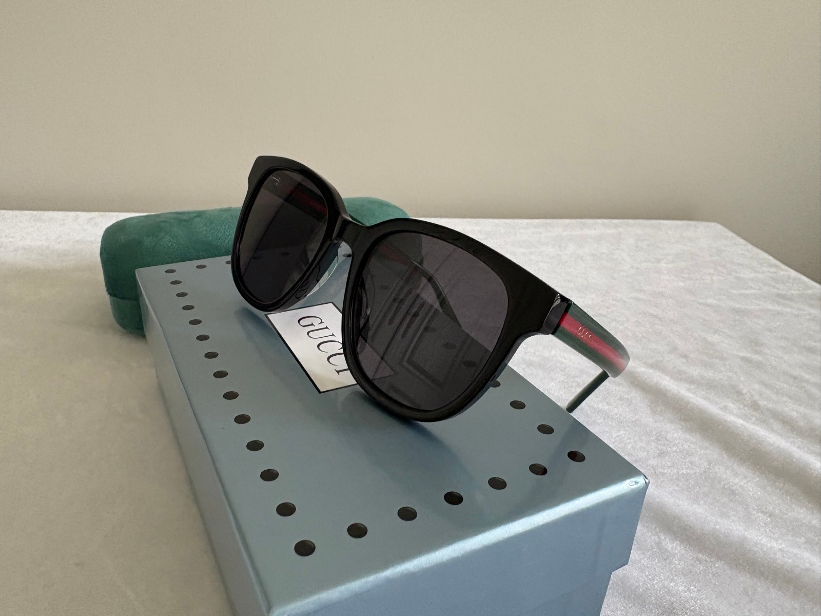 Authentic New Gucci GG0848SK 001 Black Green Red Stripe Grey Sunglasses