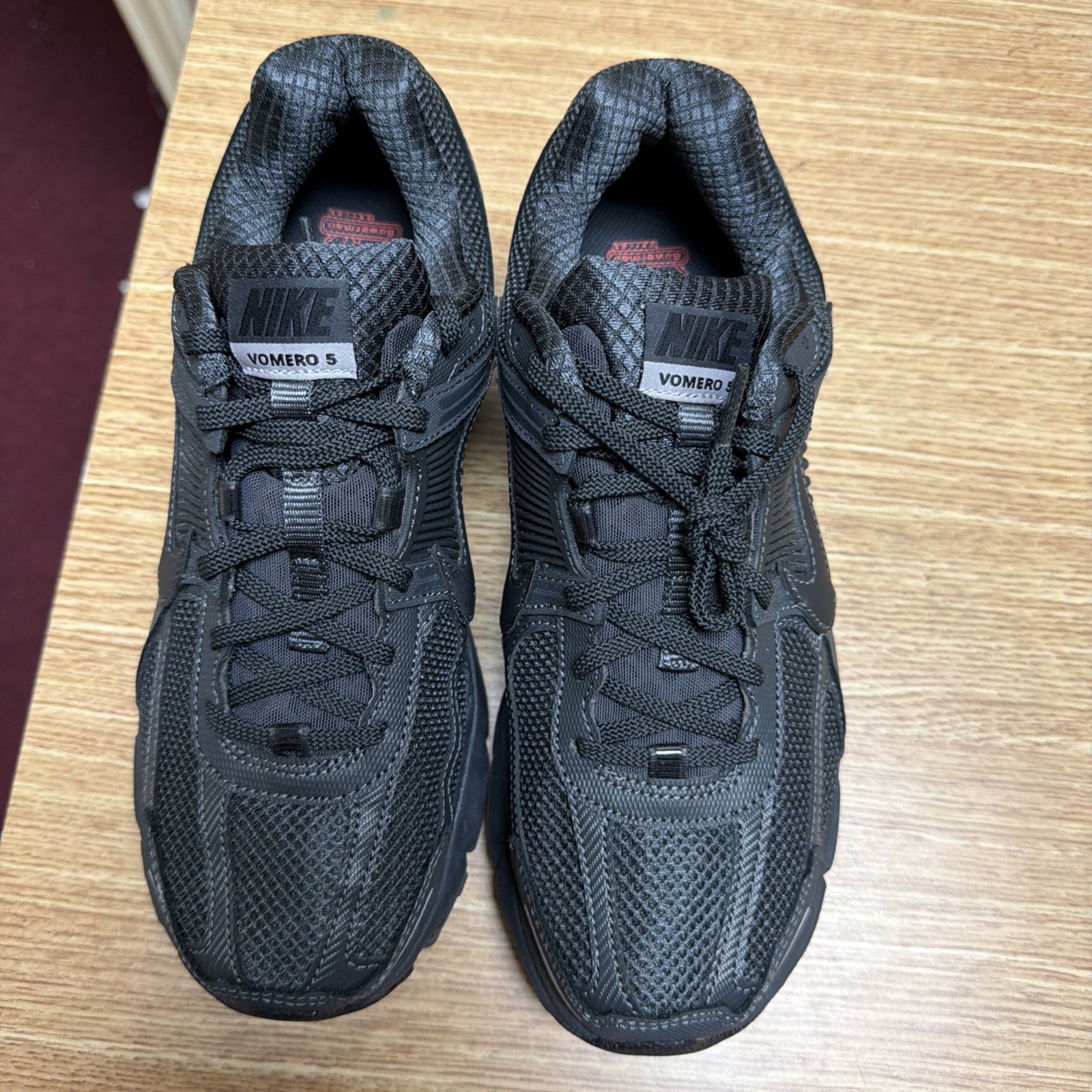 Size 10 – Nike Women’s Air Zoom Vomero 5 . Box No Lid.