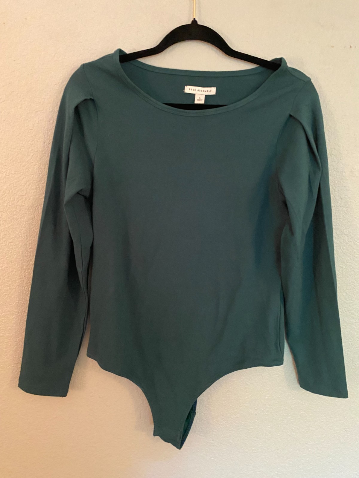 NWOT Free Assembly U-Neck Bodysuit Long sculpted Sleeve snap crotch L green chic