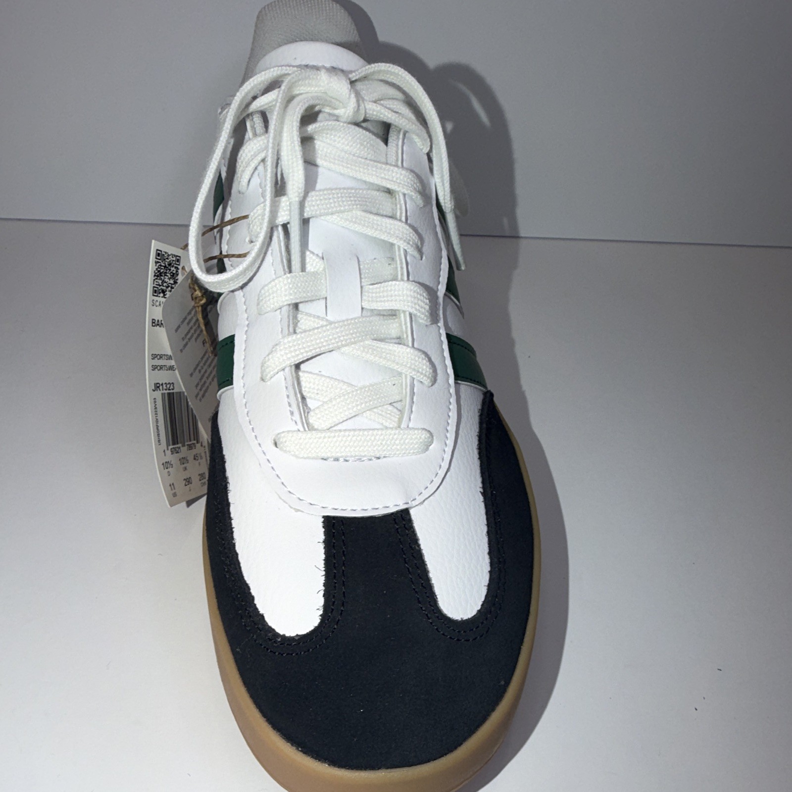 adidas Barreda Men’s Low Top Lace-Up Sneakers White/Green/Black Gum JR1323
