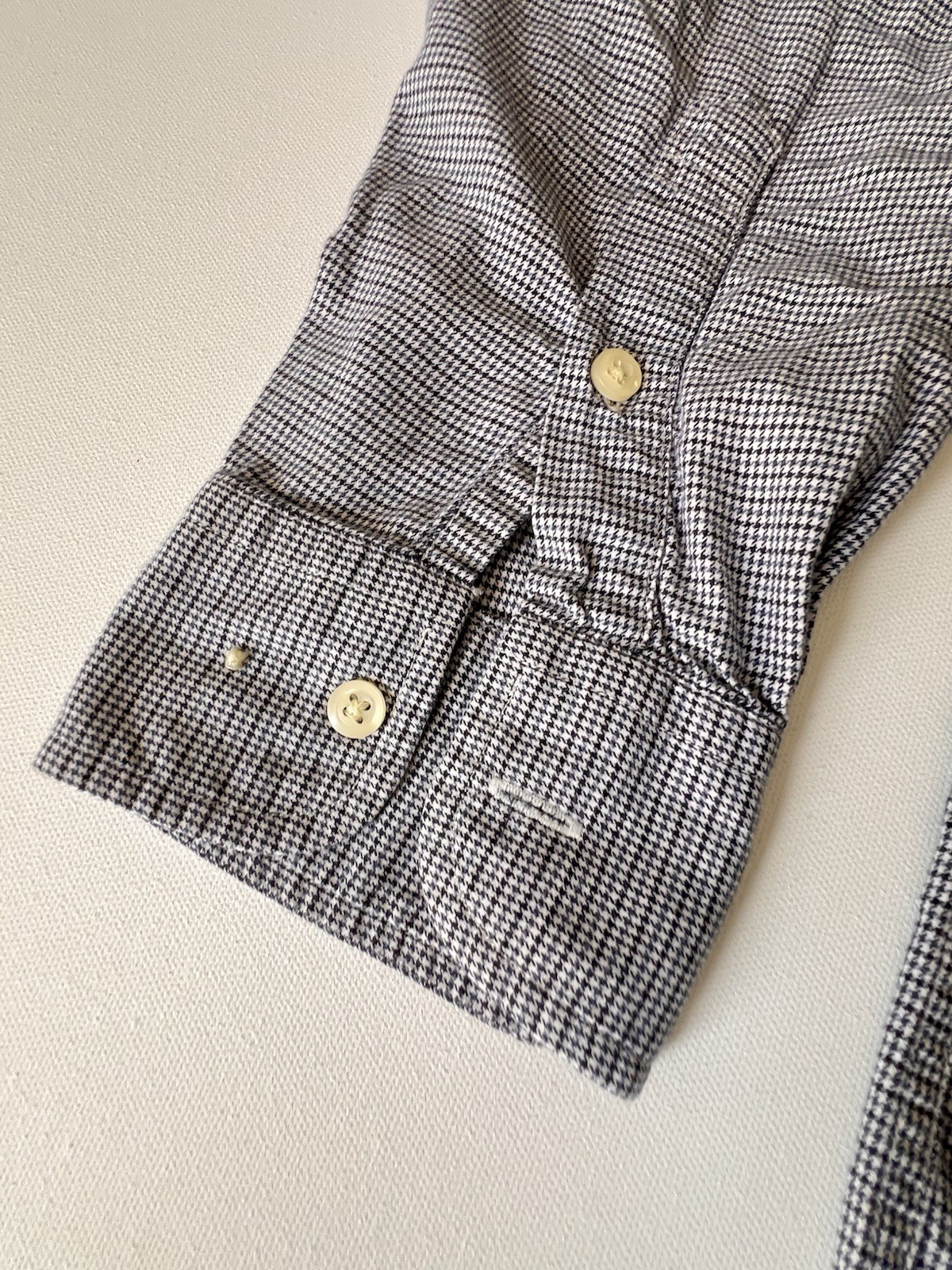 Tommy Hilfiger Button Up Shirt Men’s Large White with Blue Houndstooth Pattern