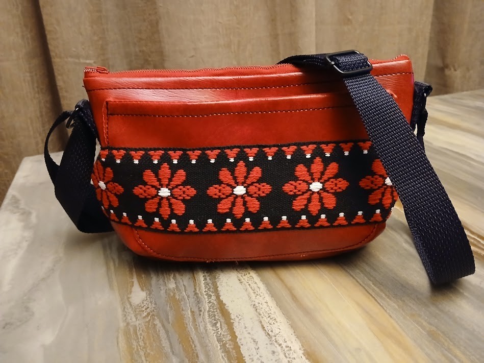 New Southwestern New Mexico style Shoulder Purse Tapestry trim Red Black Vinyl