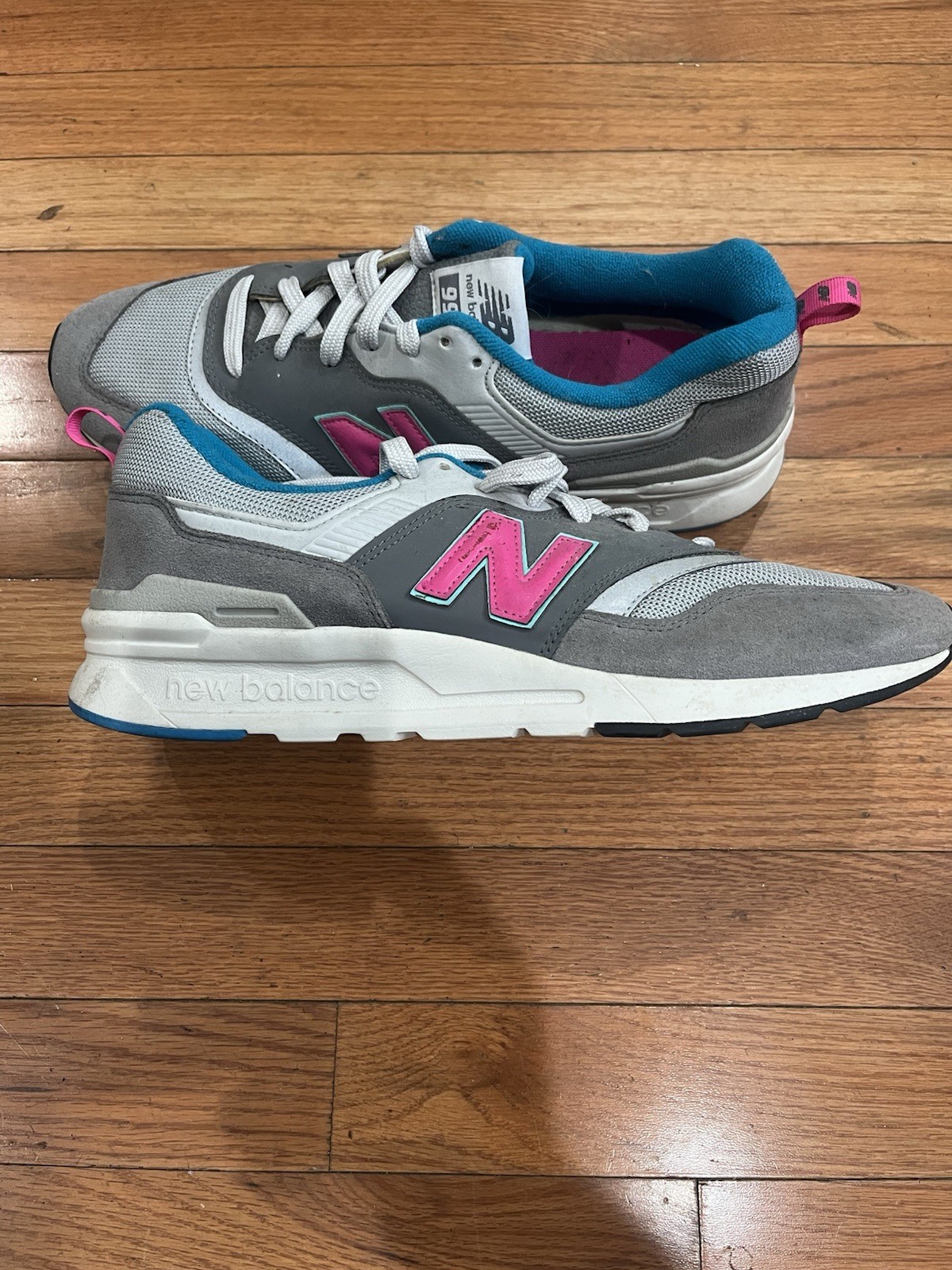 New Balance 997 Men’s Low Top Lace-Up Athletic Sneaker Colorblock Rubber