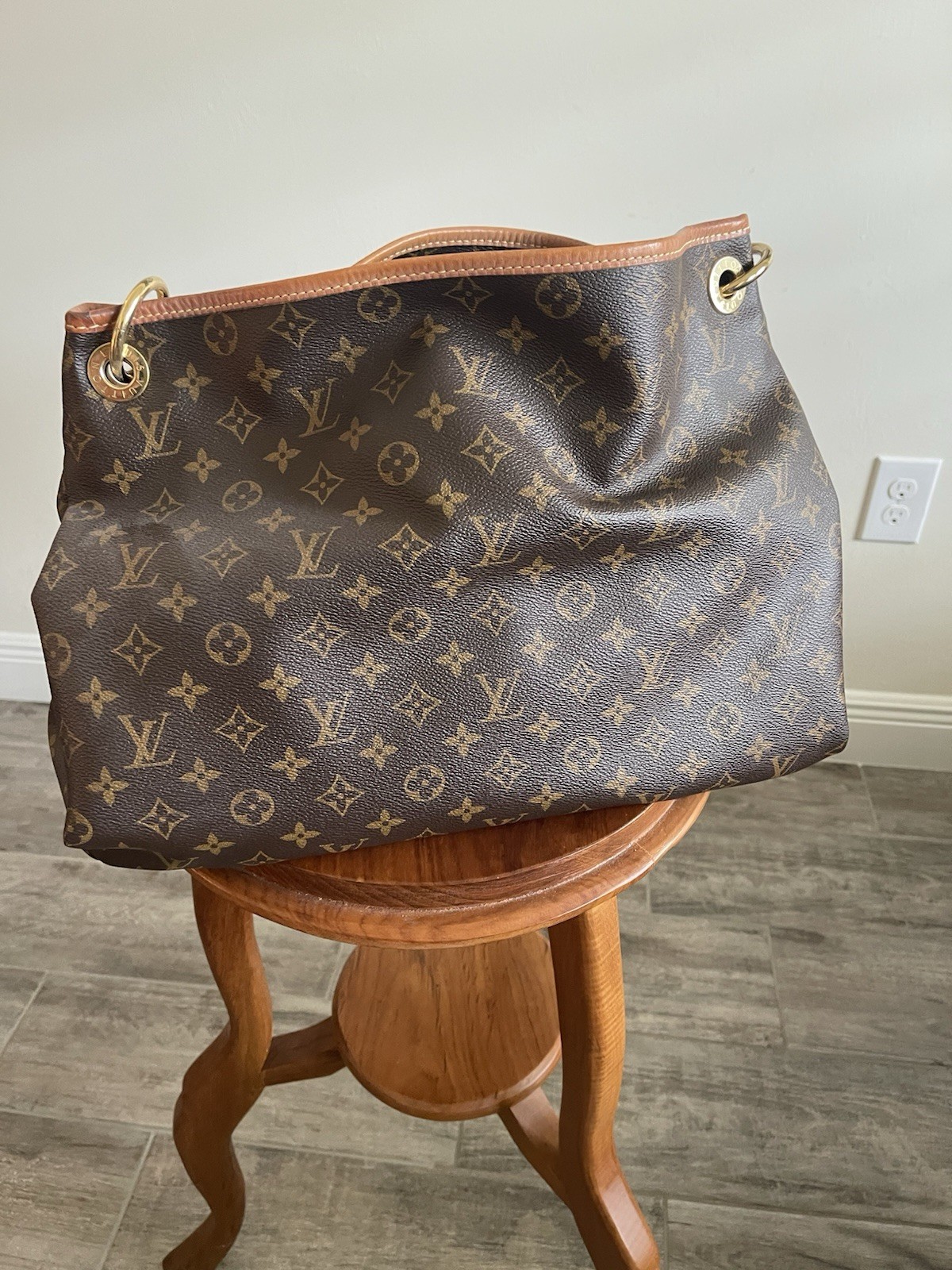 Louis Vuitton Artsy MM